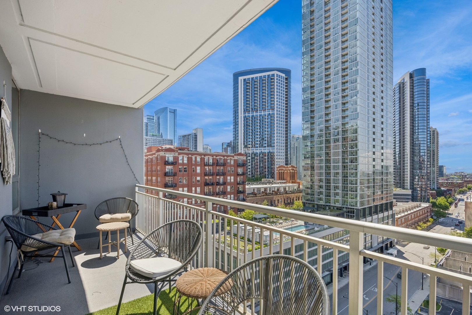 330 W GRAND Avenue Unit: 1303
