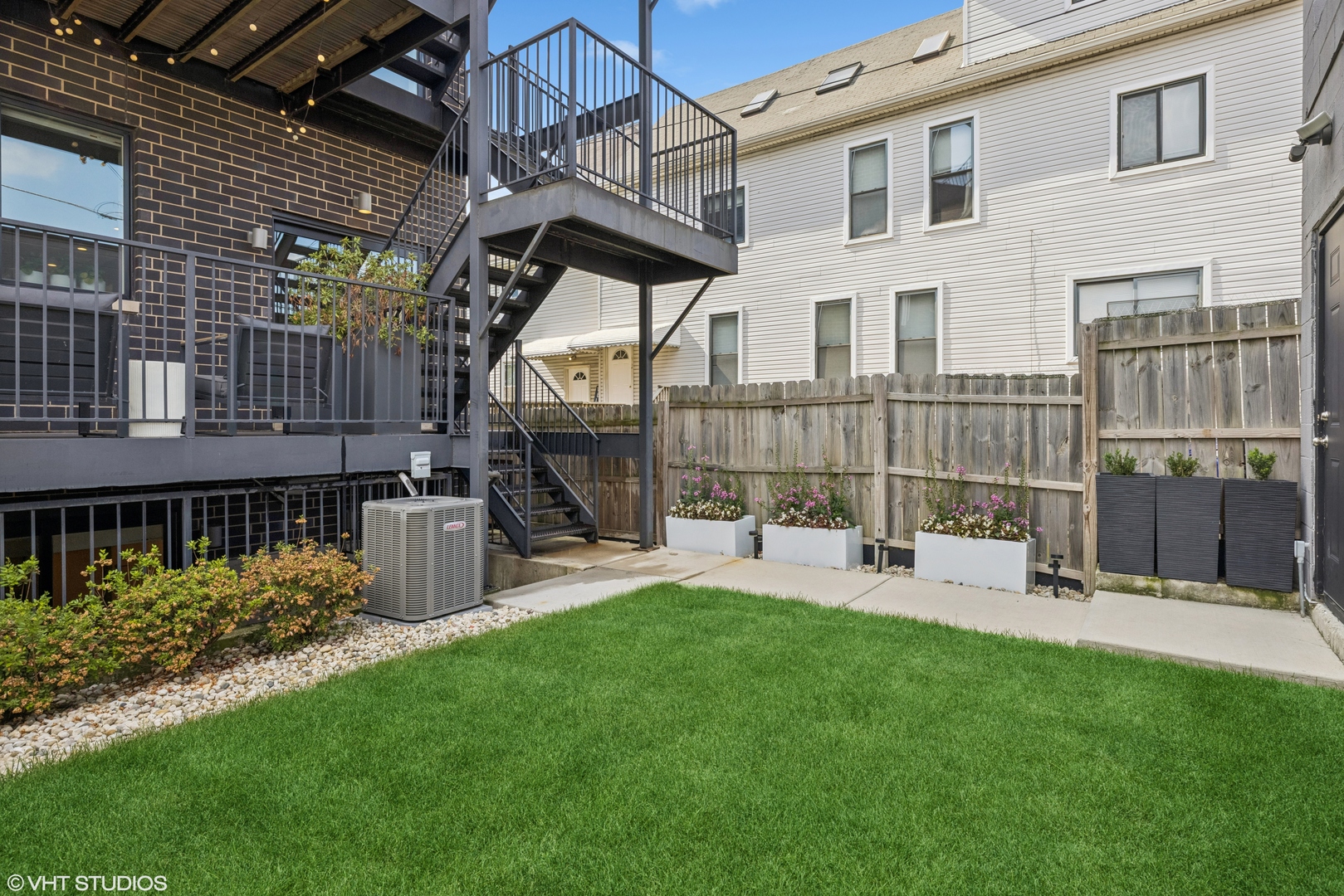 1621 N CAMPBELL Avenue Unit: 1