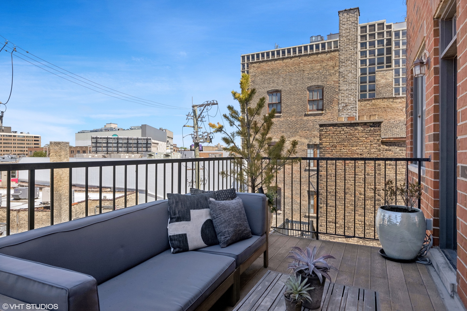 2720 N Lehmann Court Unit: 4