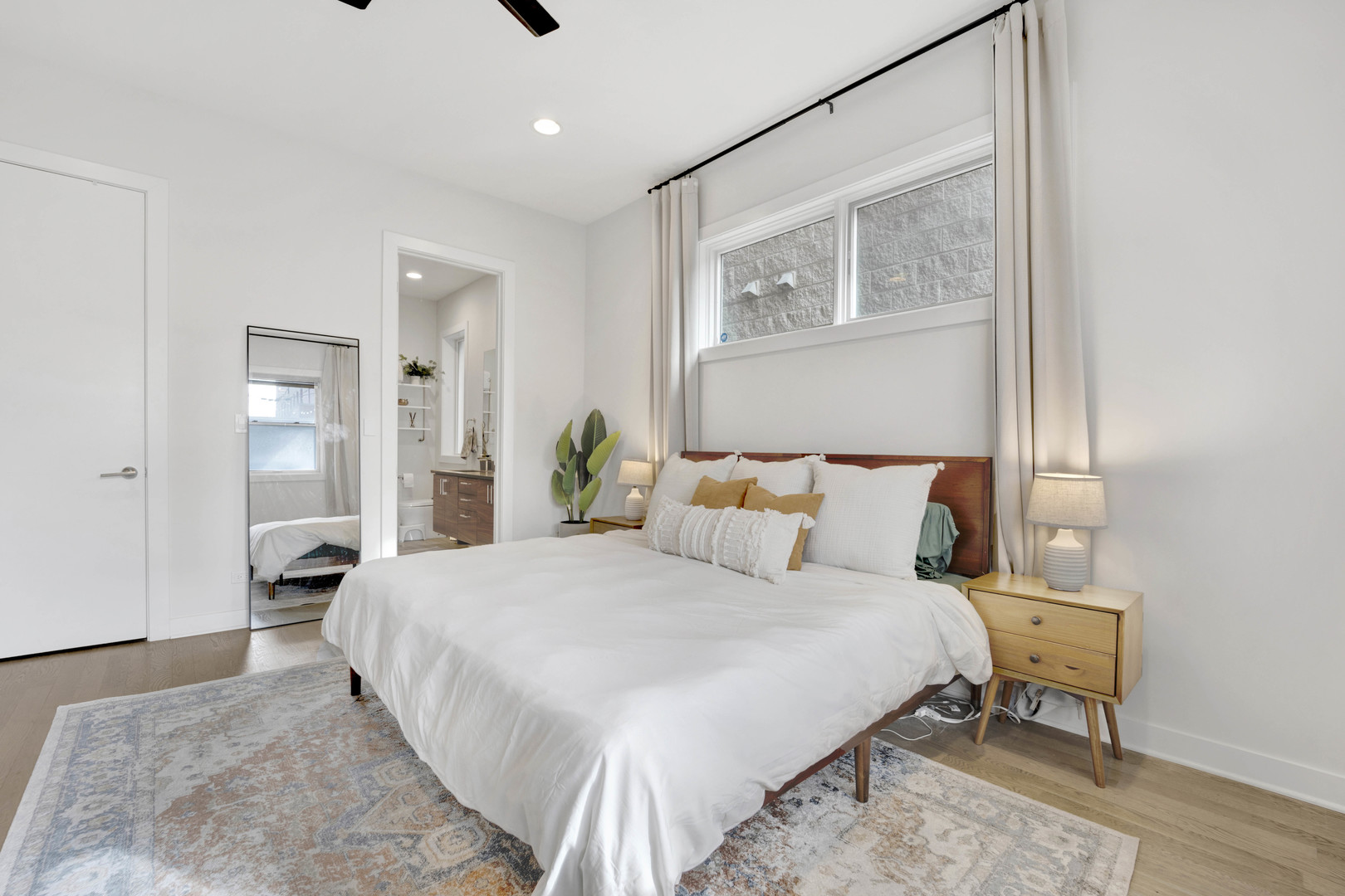 2415 W Haddon Street Unit: 1