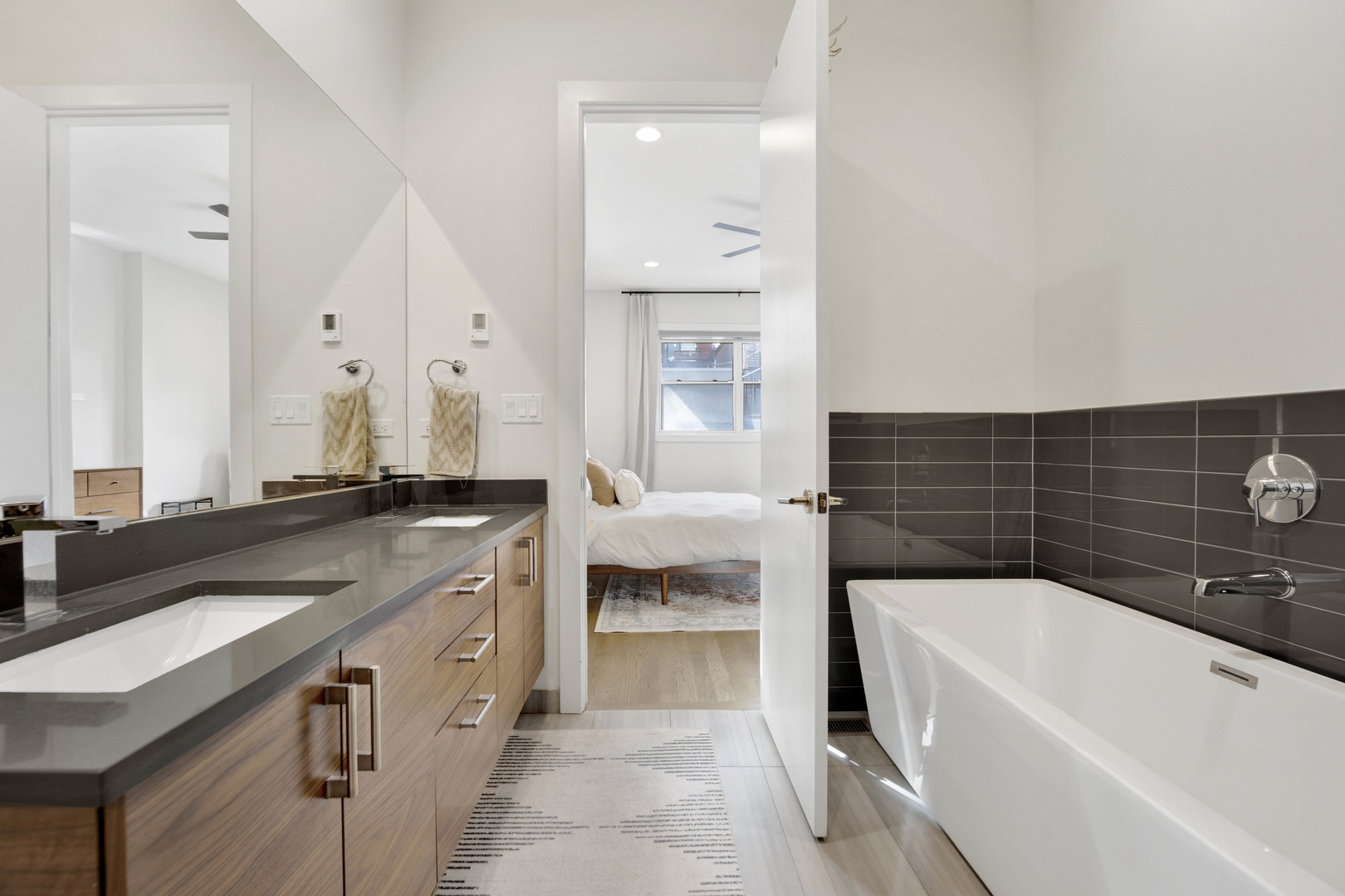 2415 W Haddon Street Unit: 1