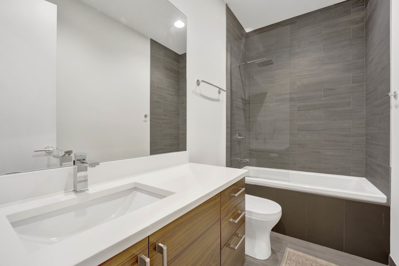 2415 W Haddon Street Unit: 1