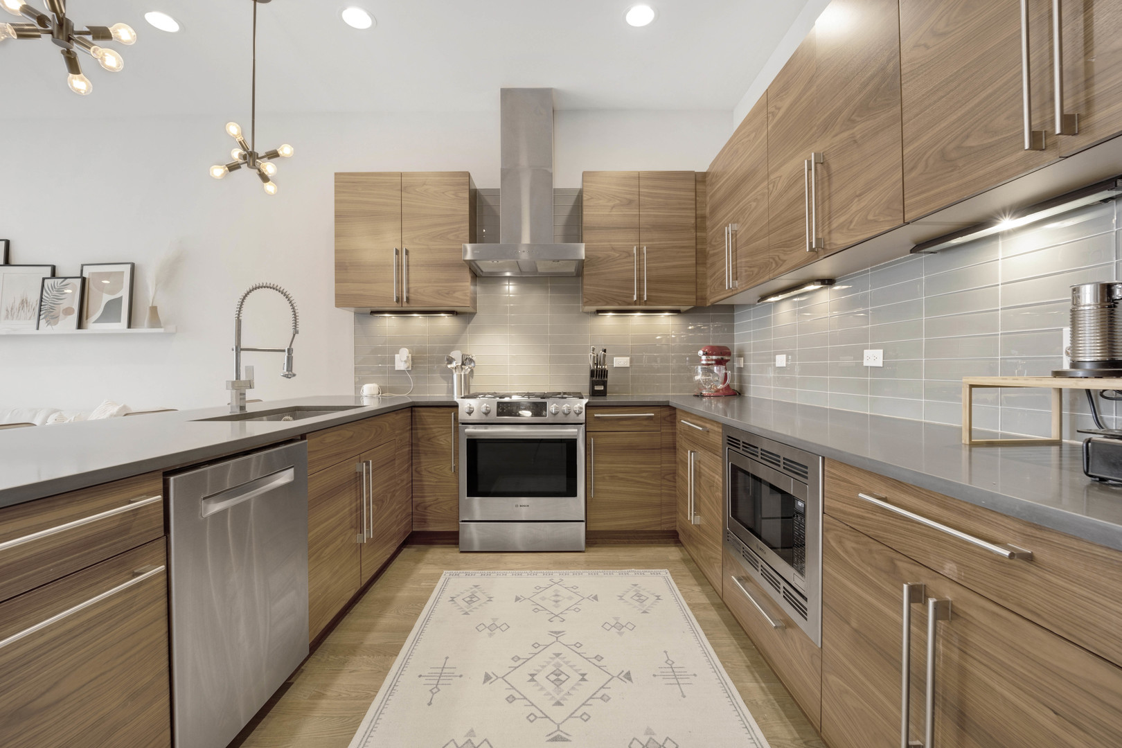 2415 W Haddon Street Unit: 1
