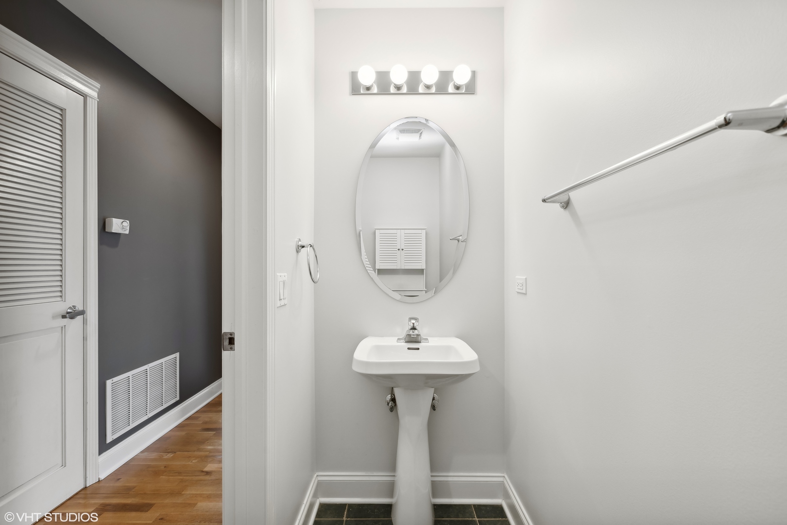 2320 W Saint Paul Avenue Unit: 202