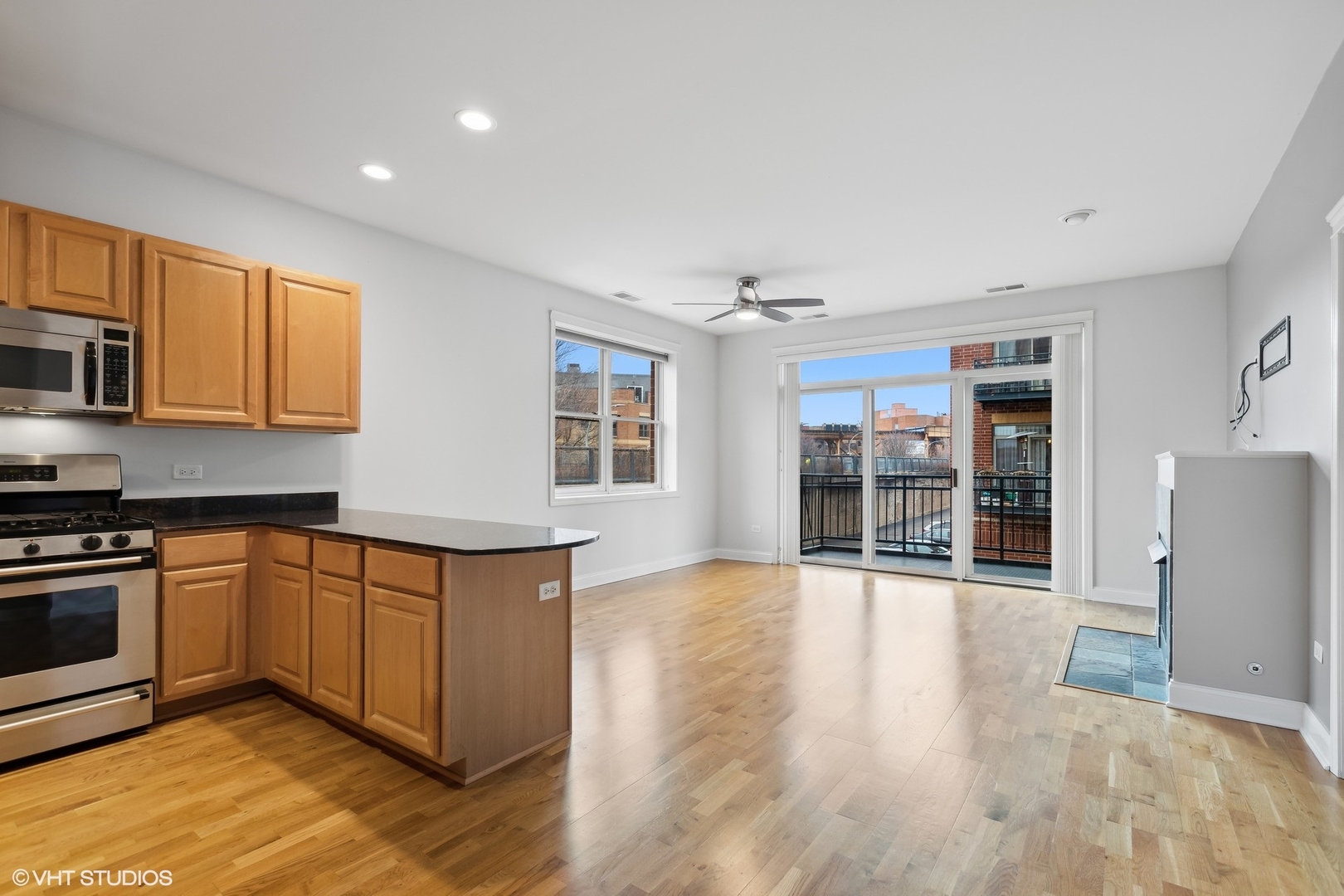 2320 W Saint Paul Avenue Unit: 202