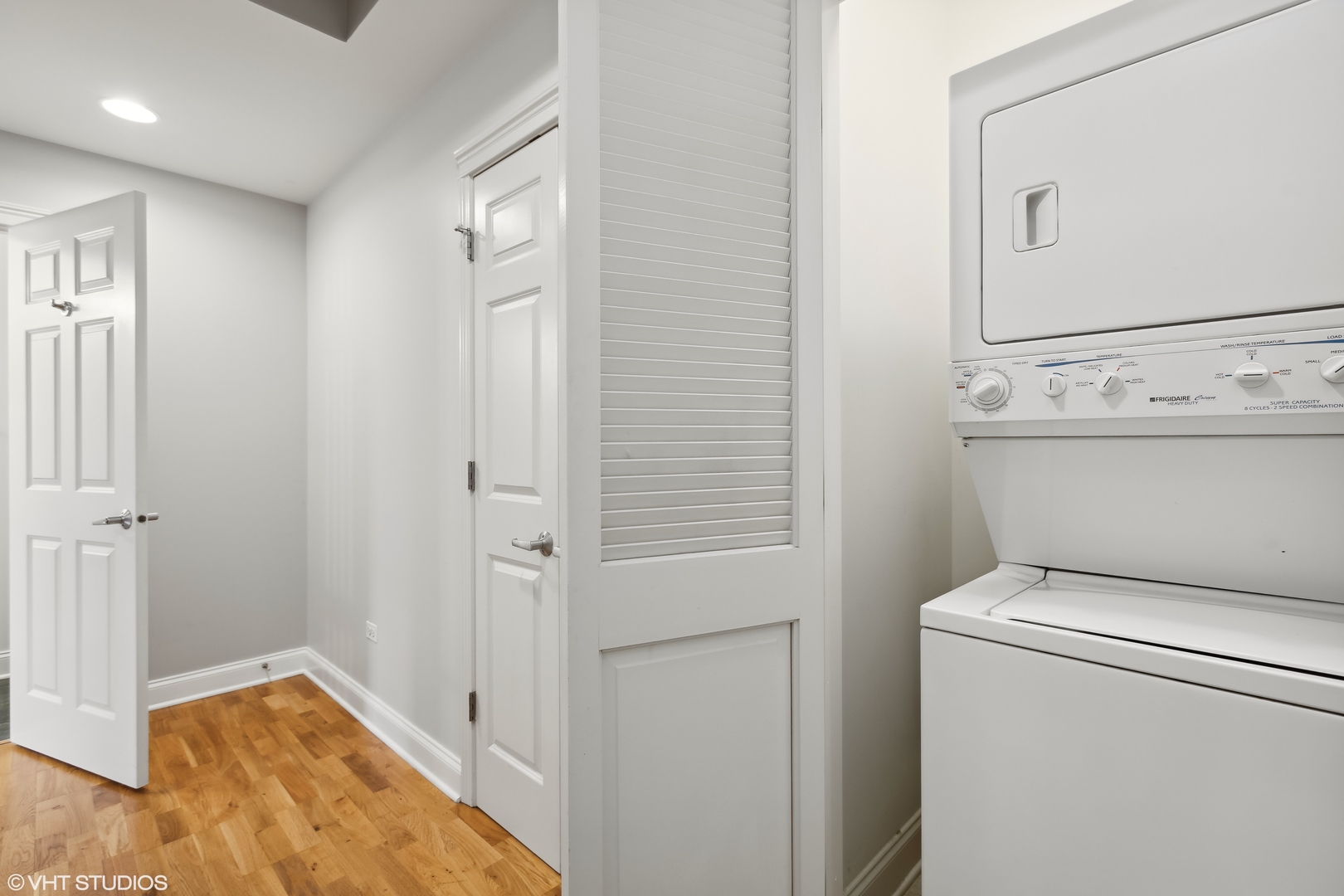 2320 W Saint Paul Avenue Unit: 202