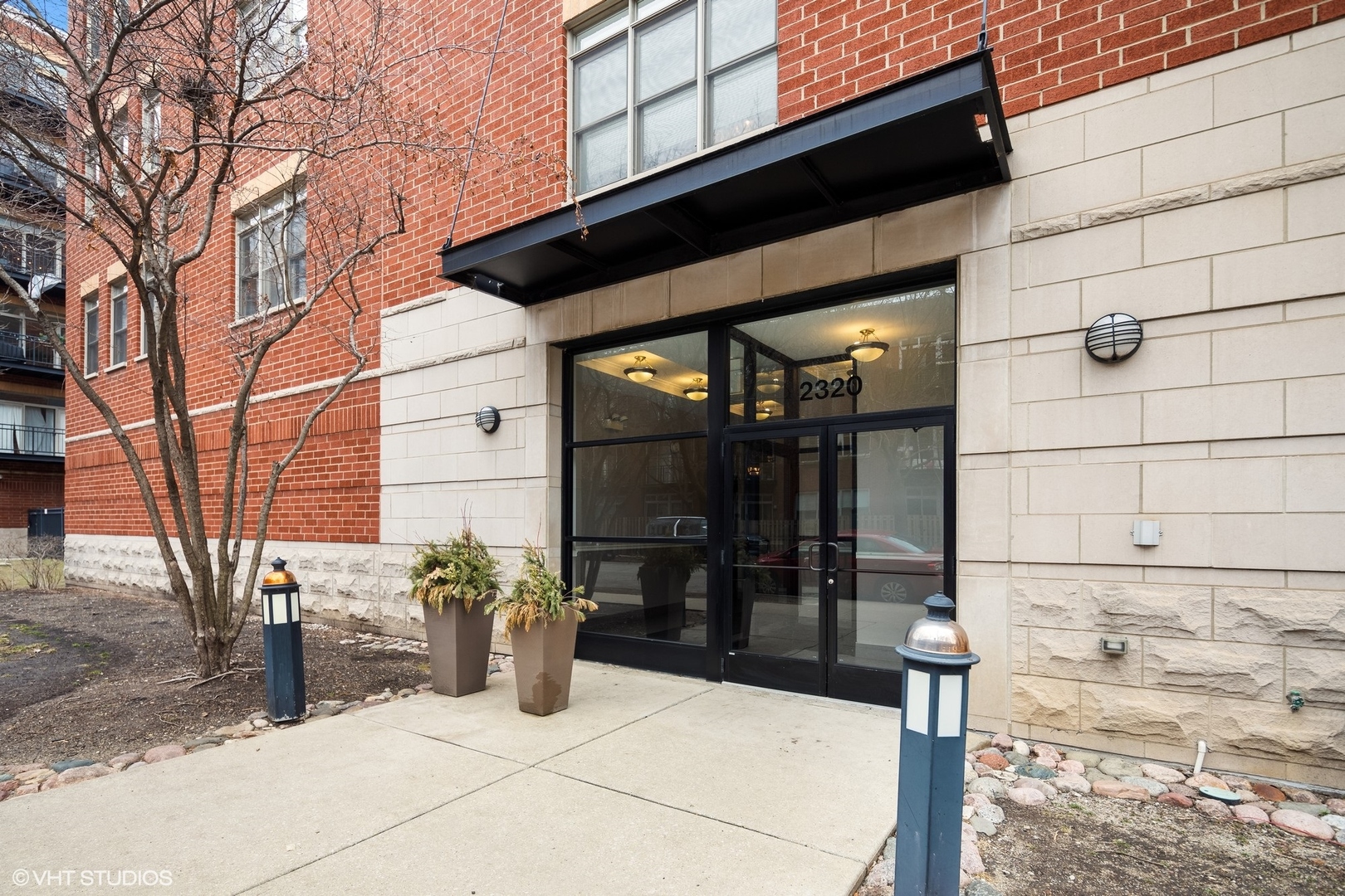 2320 W Saint Paul Avenue Unit: 202