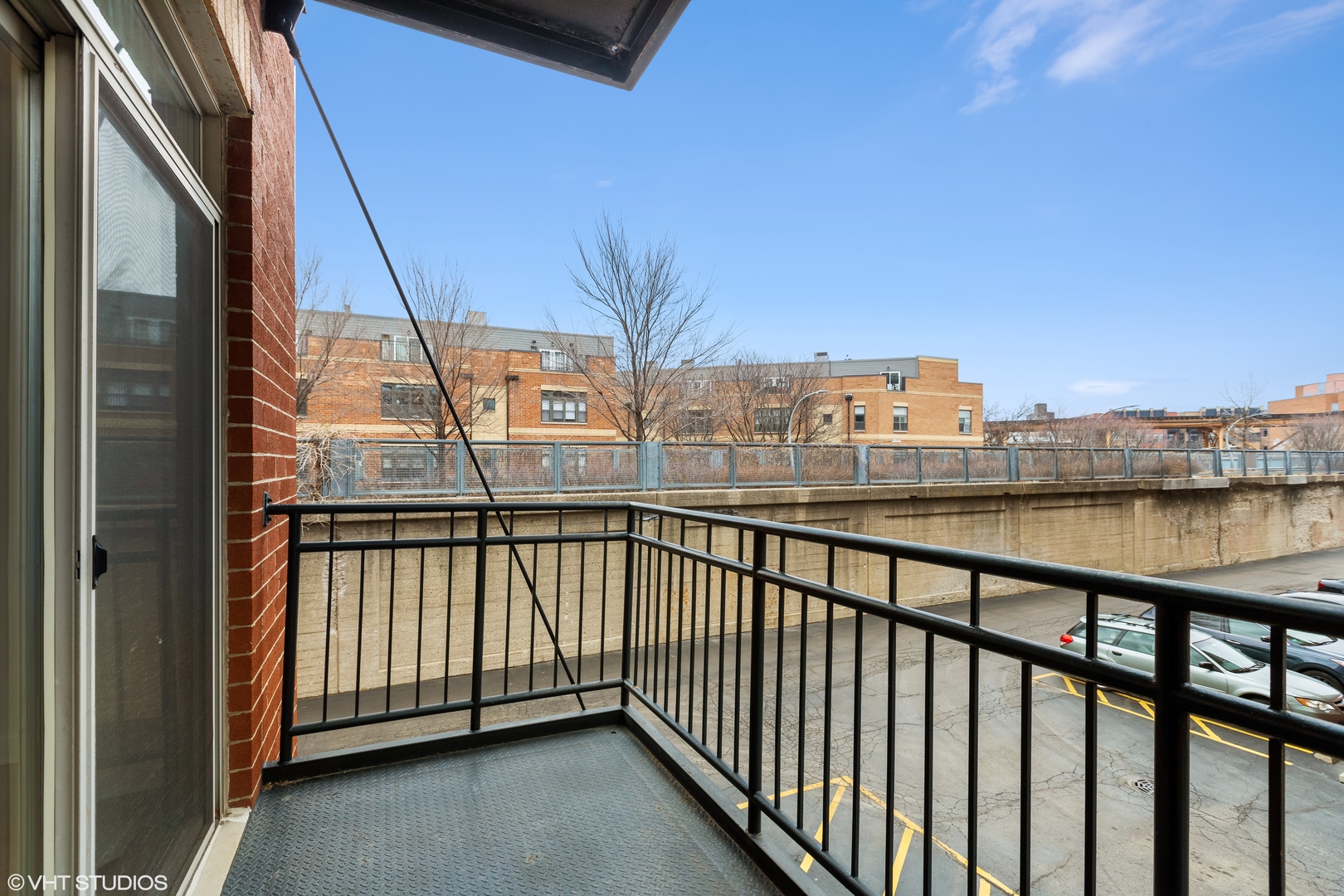 2320 W Saint Paul Avenue Unit: 202