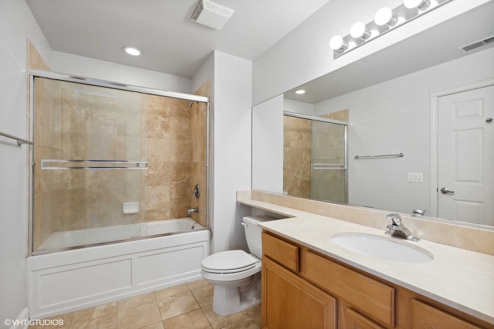 2320 W Saint Paul Avenue Unit: 202