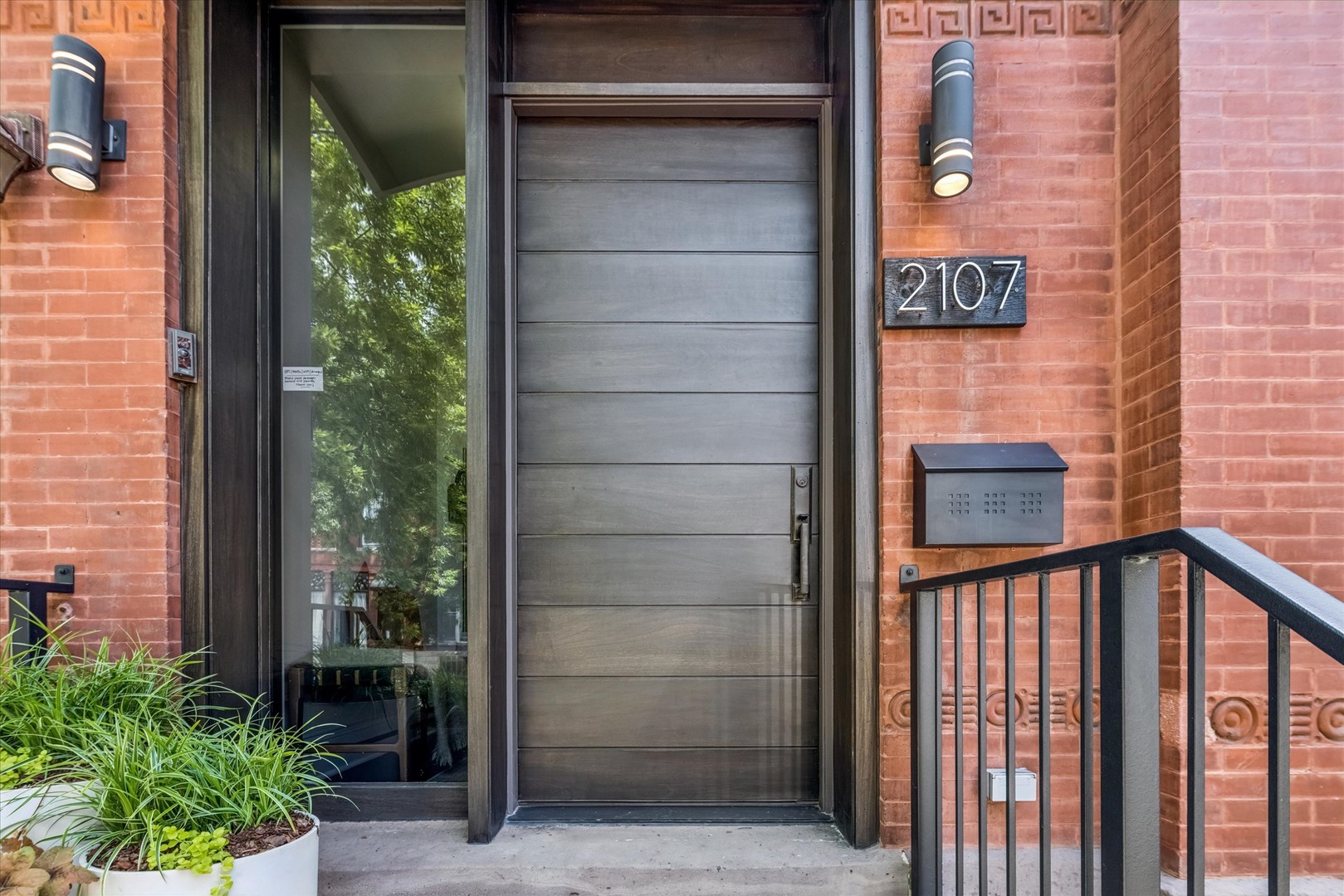 2107 W Erie Street