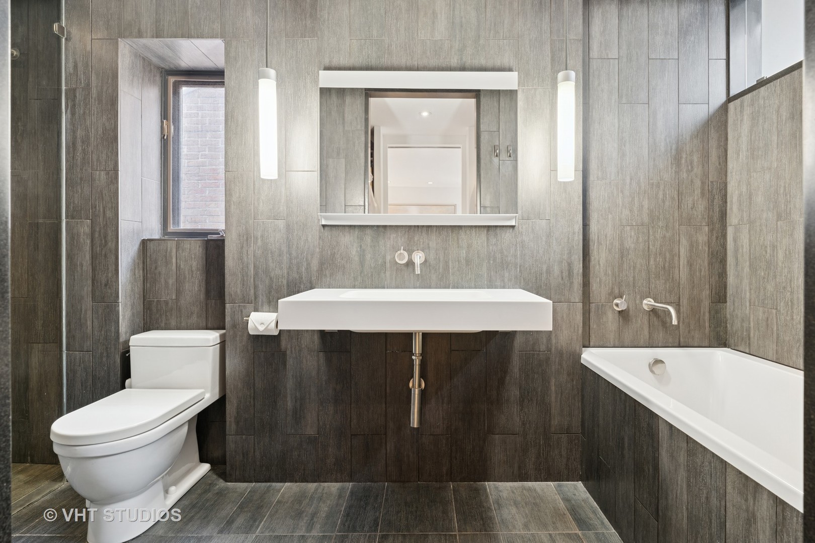 345 W BARRY Avenue Unit: 8