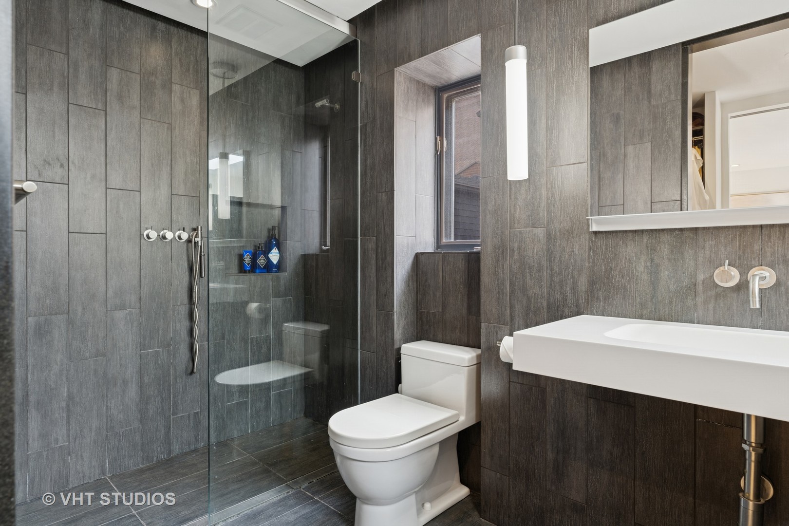 345 W BARRY Avenue Unit: 8
