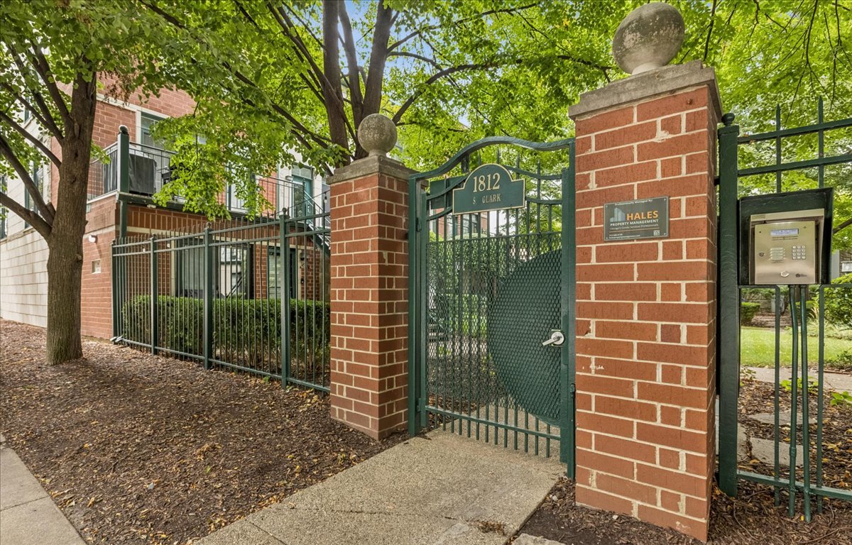 1812 S Clark Street Unit: 13