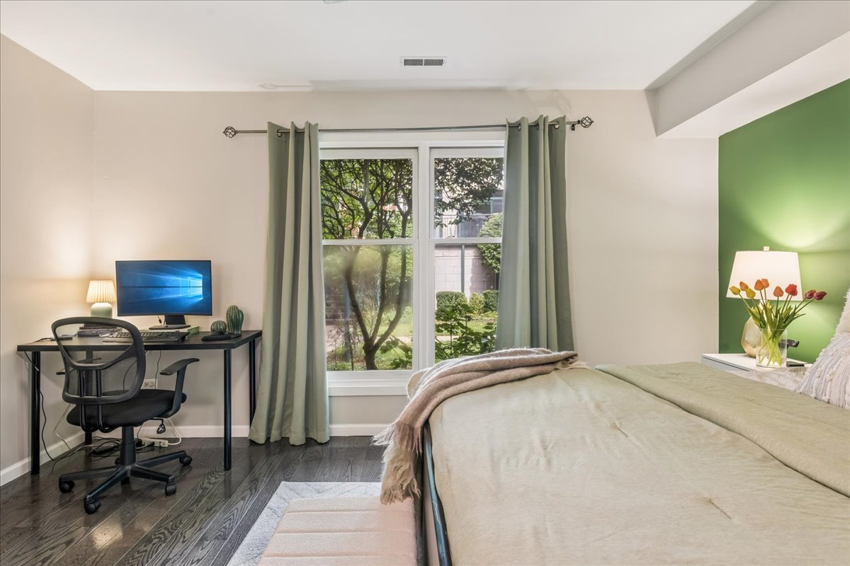 1812 S Clark Street Unit: 13