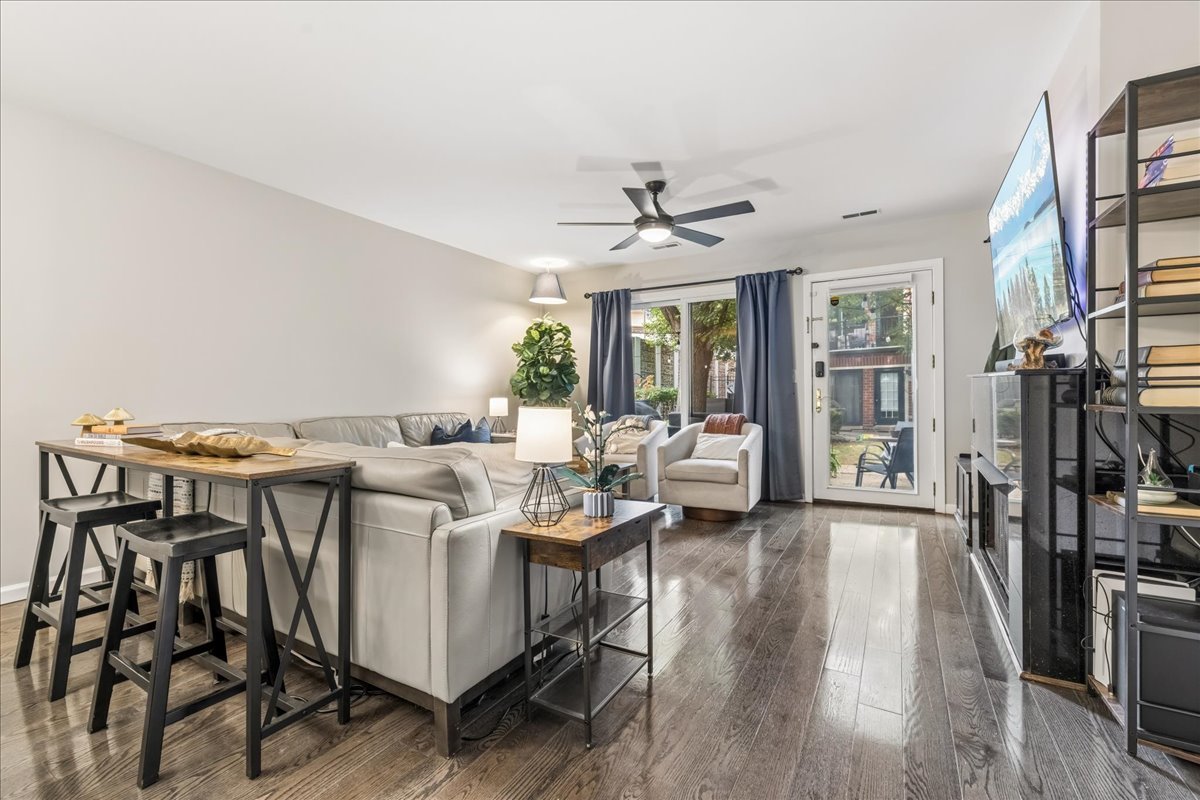 1812 S Clark Street Unit: 13