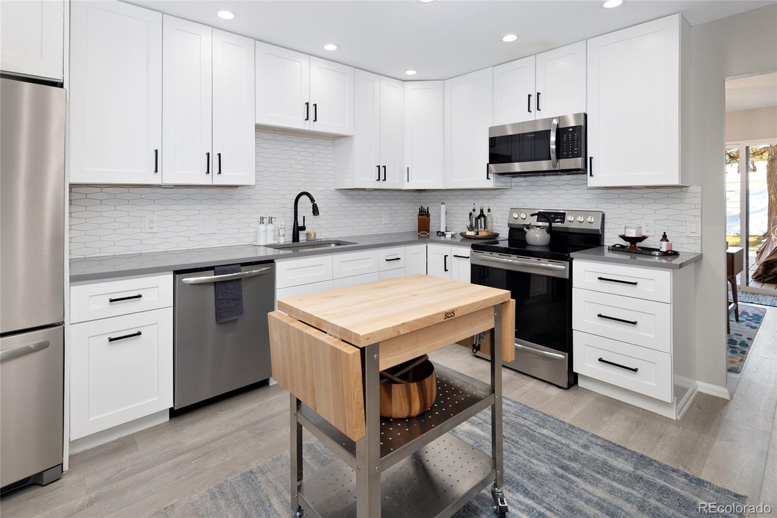 6000 W Mansfield Avenue Unit: 15