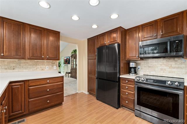 8276 S High Court