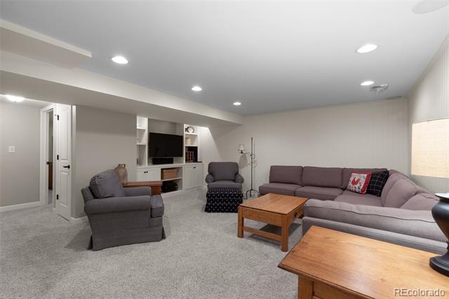 3047 S Holly Place