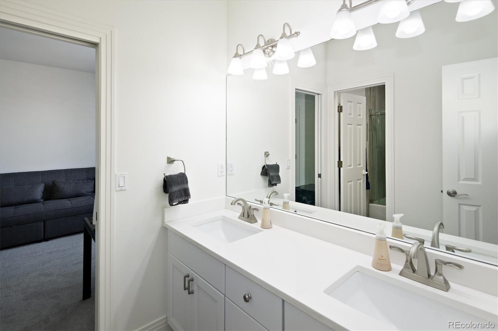 10008 Oak Tree Court