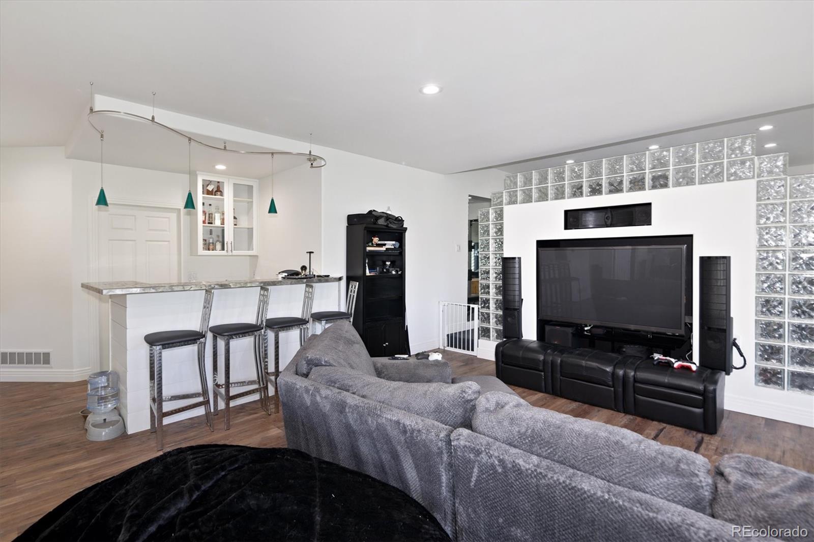 10008 Oak Tree Court