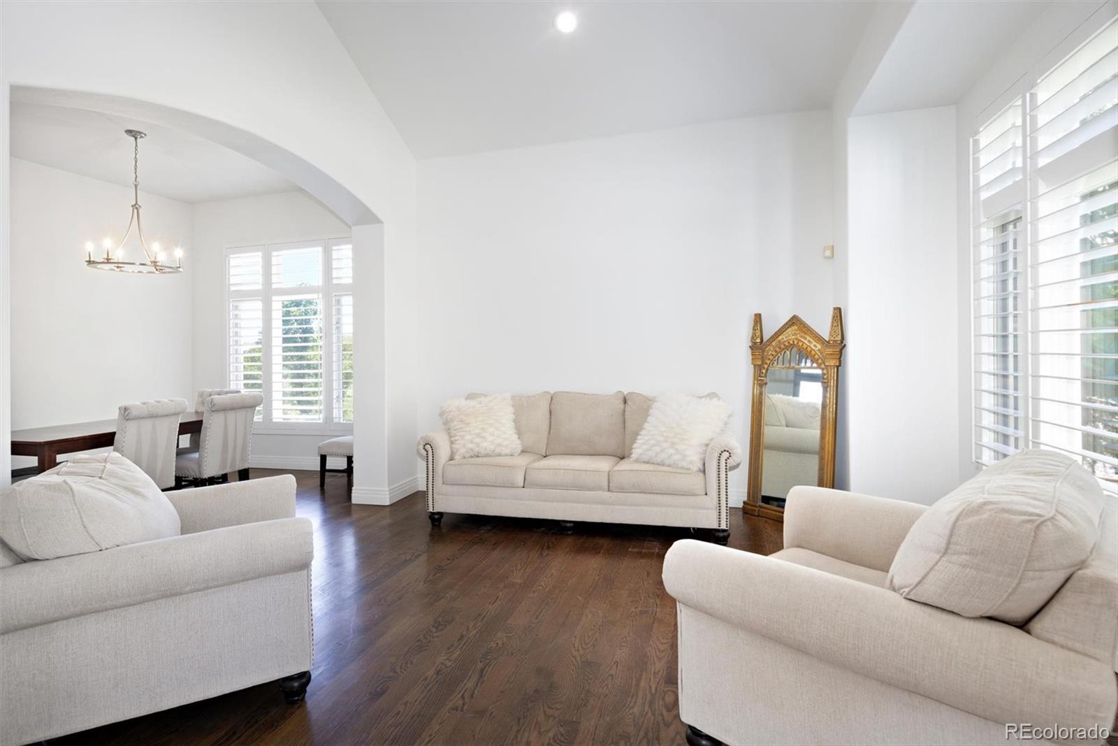 10008 Oak Tree Court