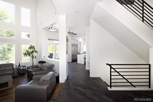 10008 Oak Tree Court