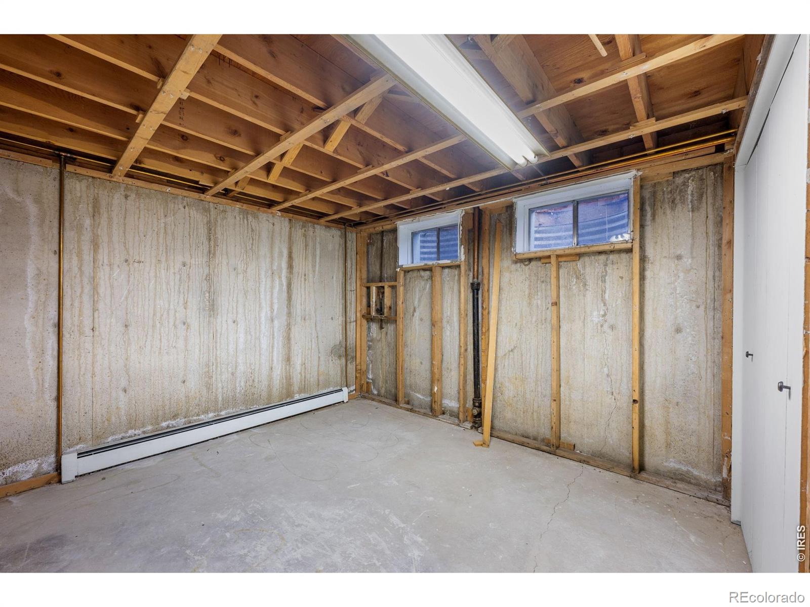 465 W 4th Ave Pl