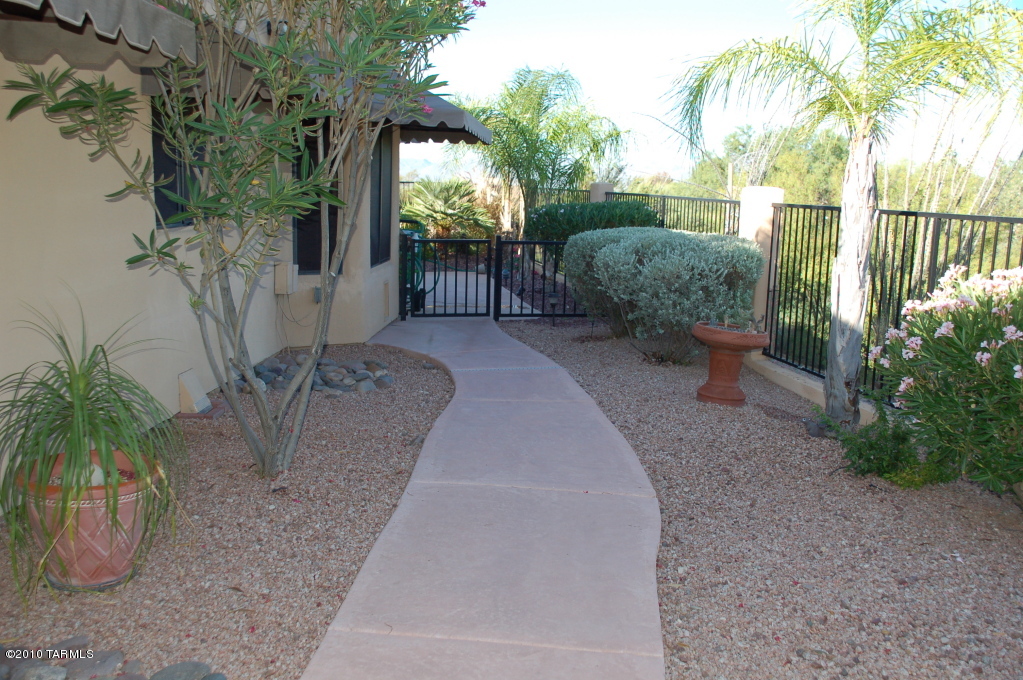 10679 N La Quinta