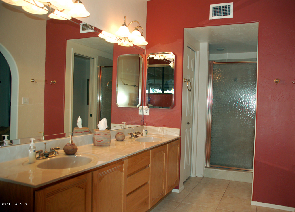 10679 N La Quinta