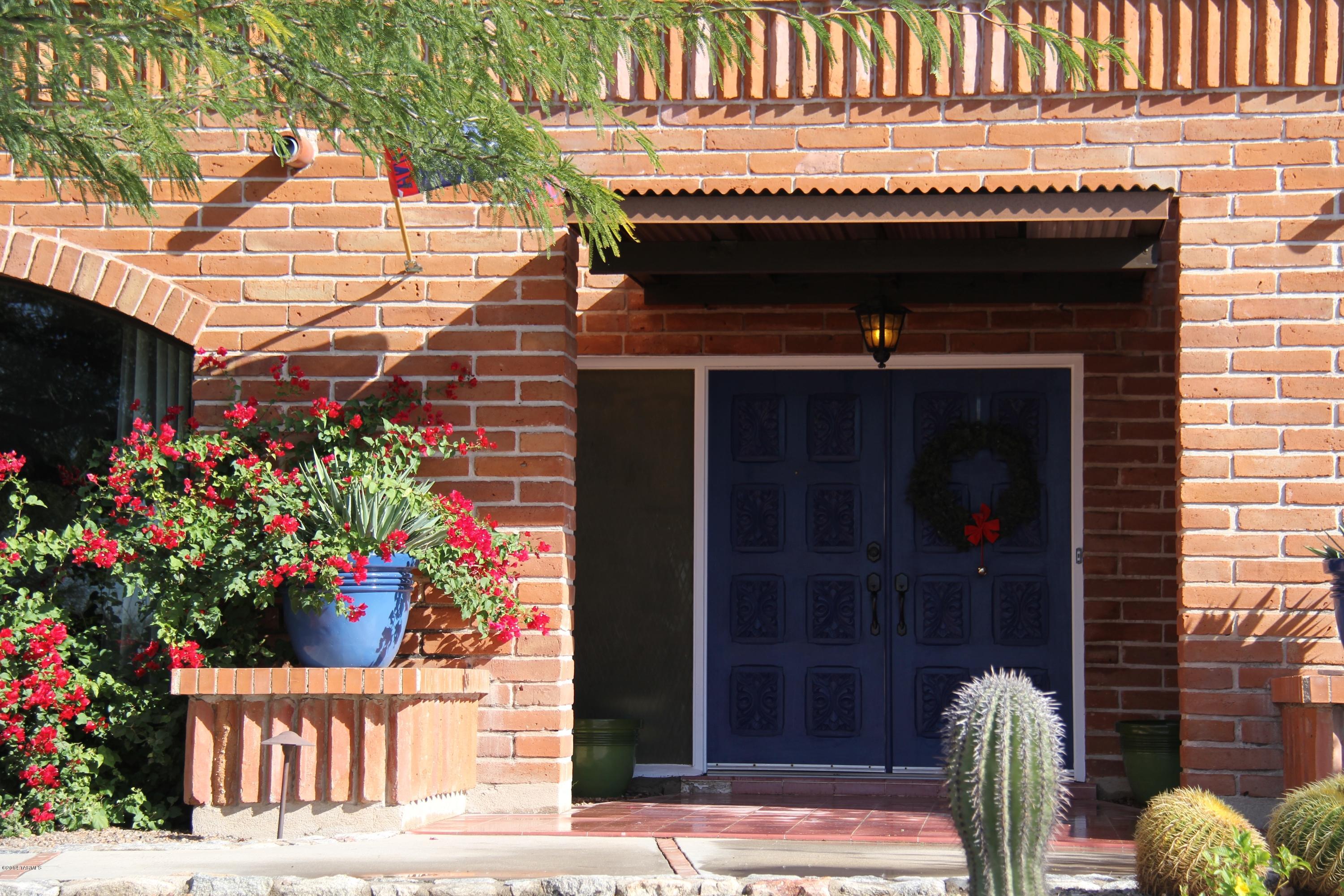 6530 N Camino Padre Isidoro