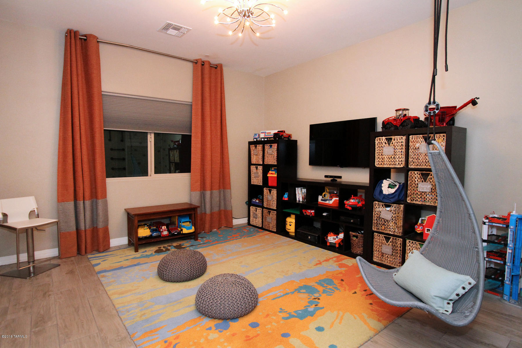 8436 N Gaetano Loop