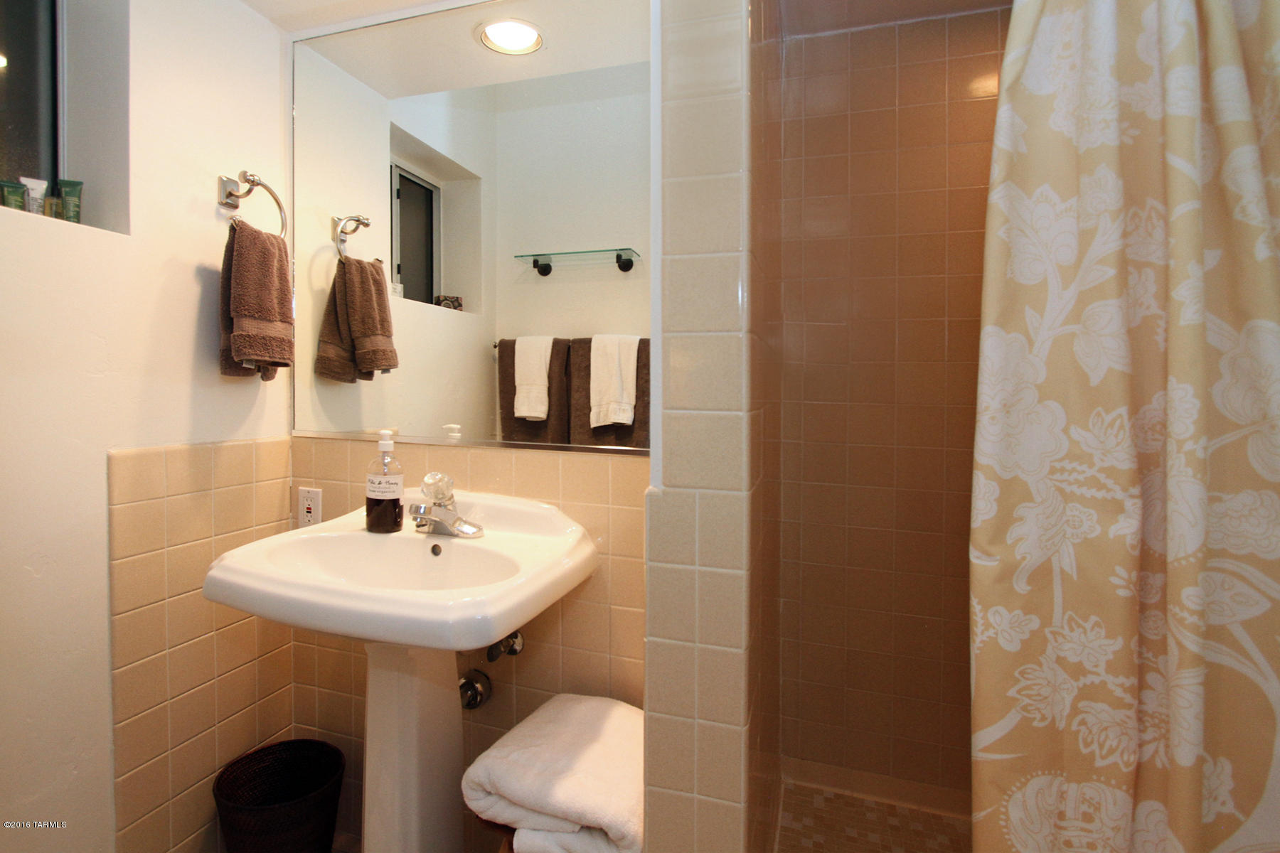 204 W Genematas Drive
