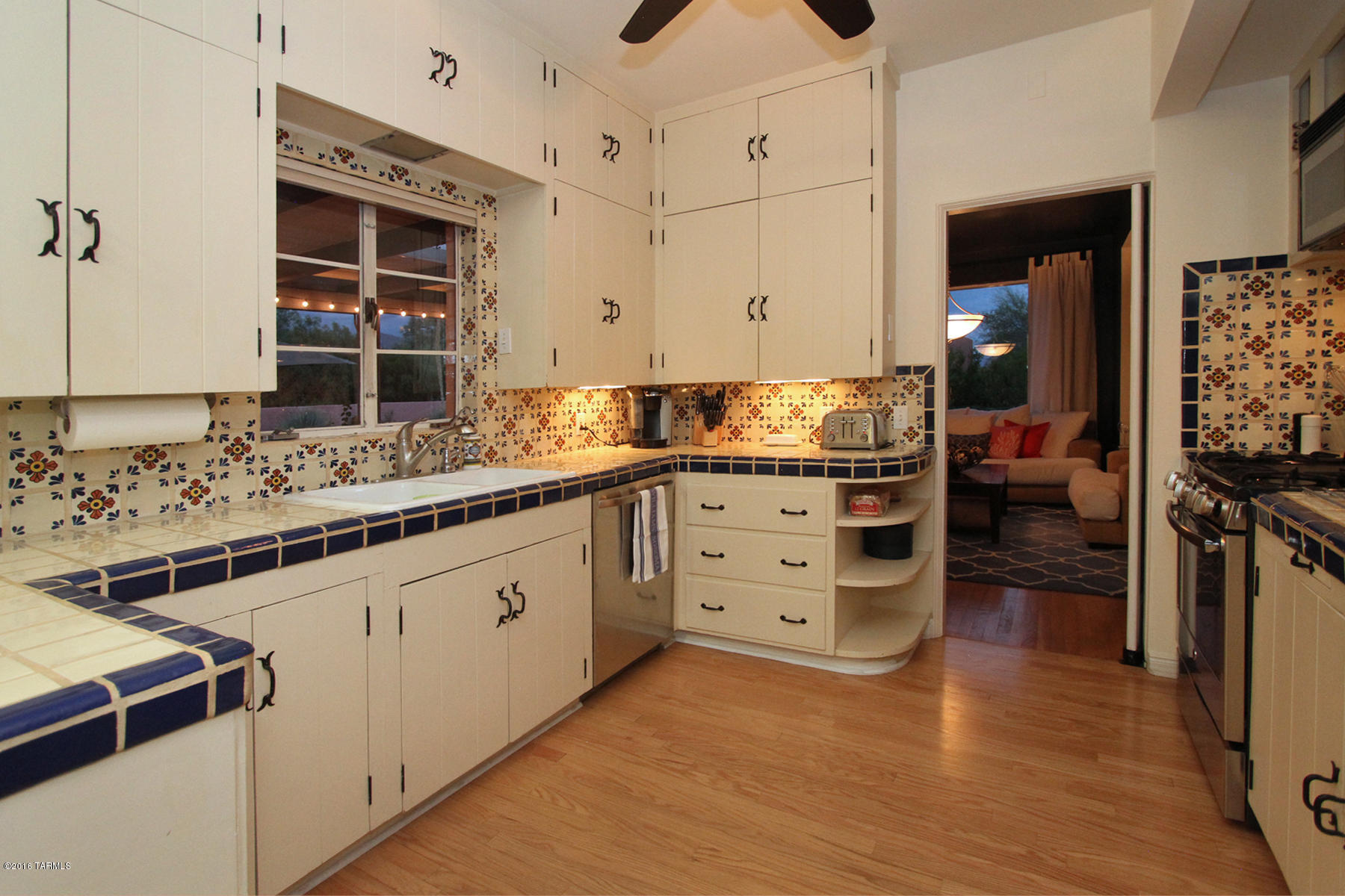 204 W Genematas Drive