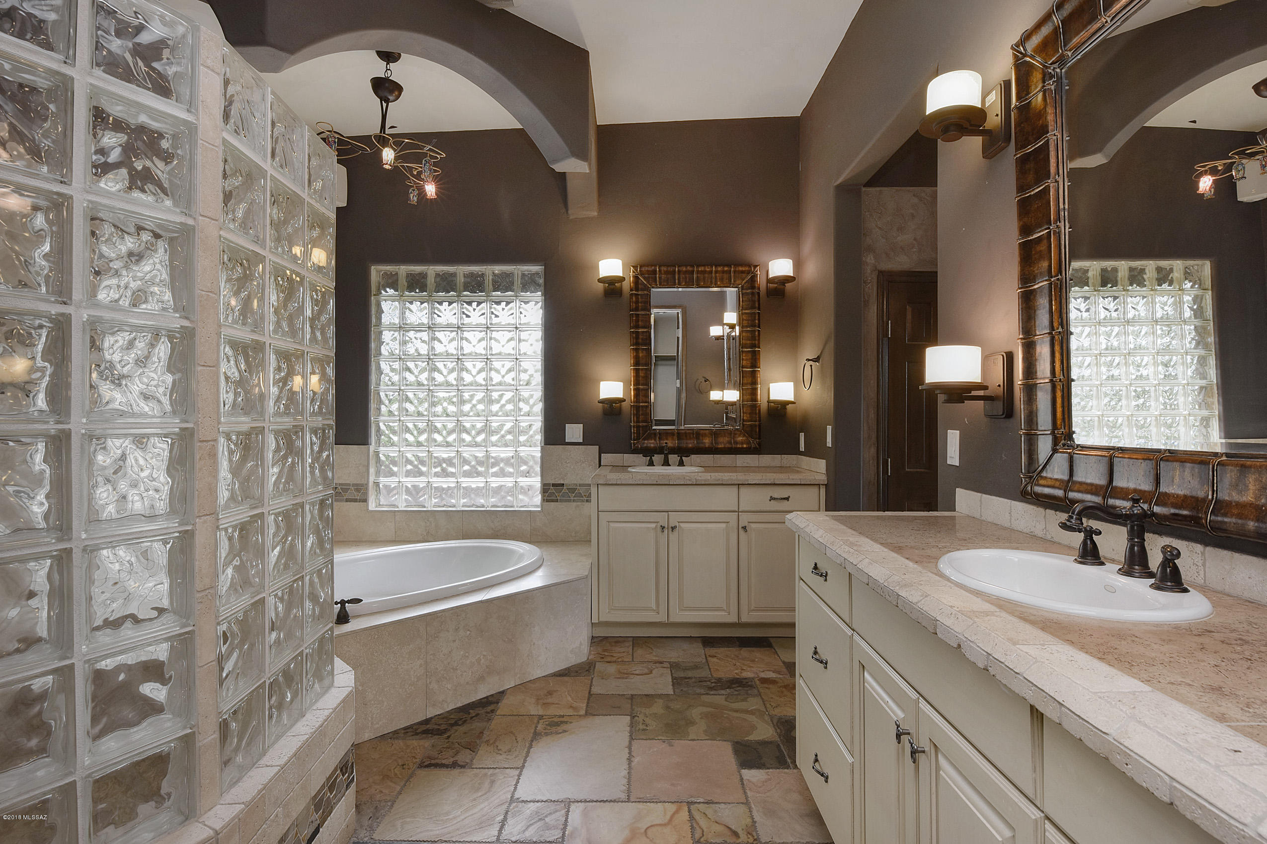 14255 N Lago Del Oro Parkway