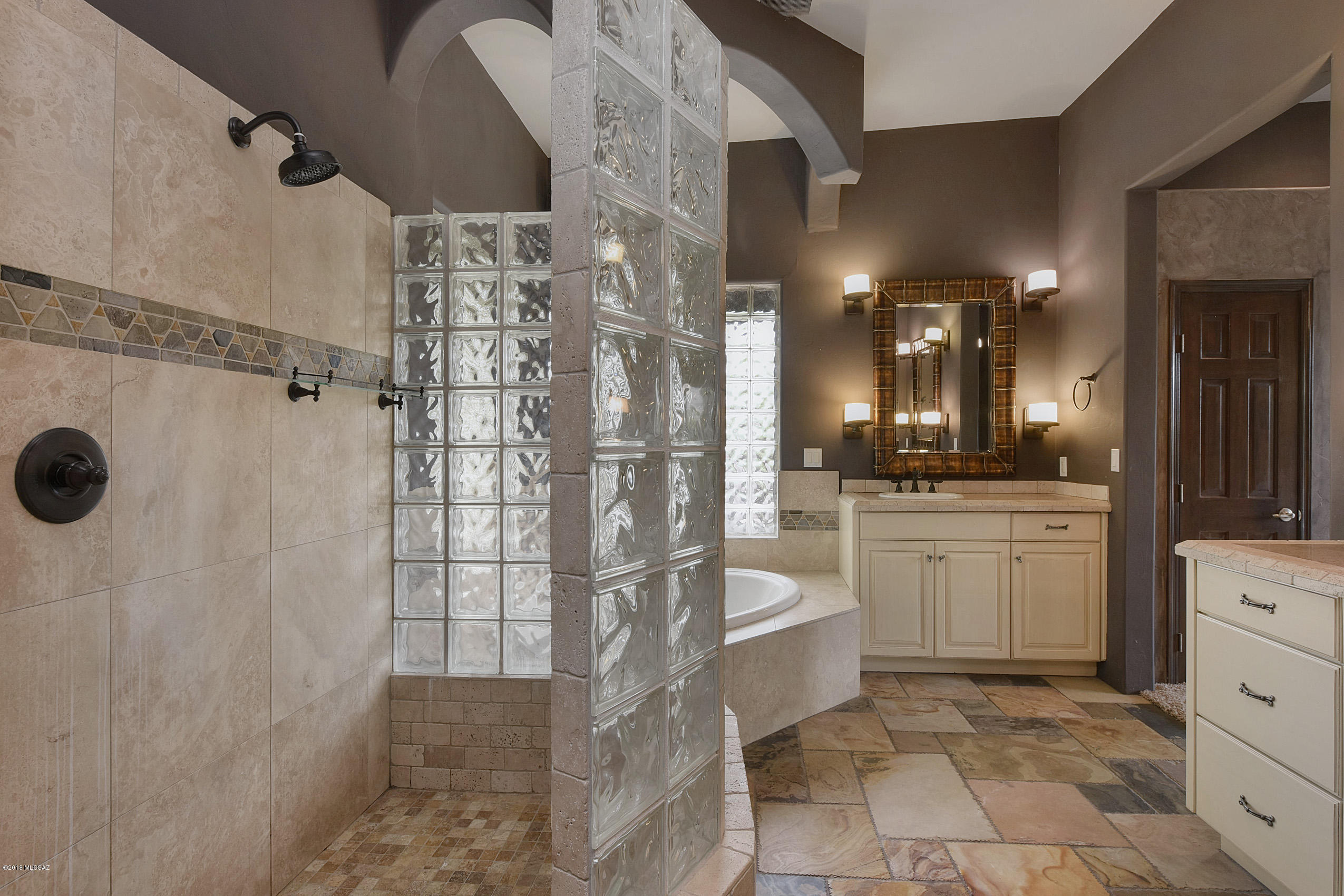 14255 N Lago Del Oro Parkway
