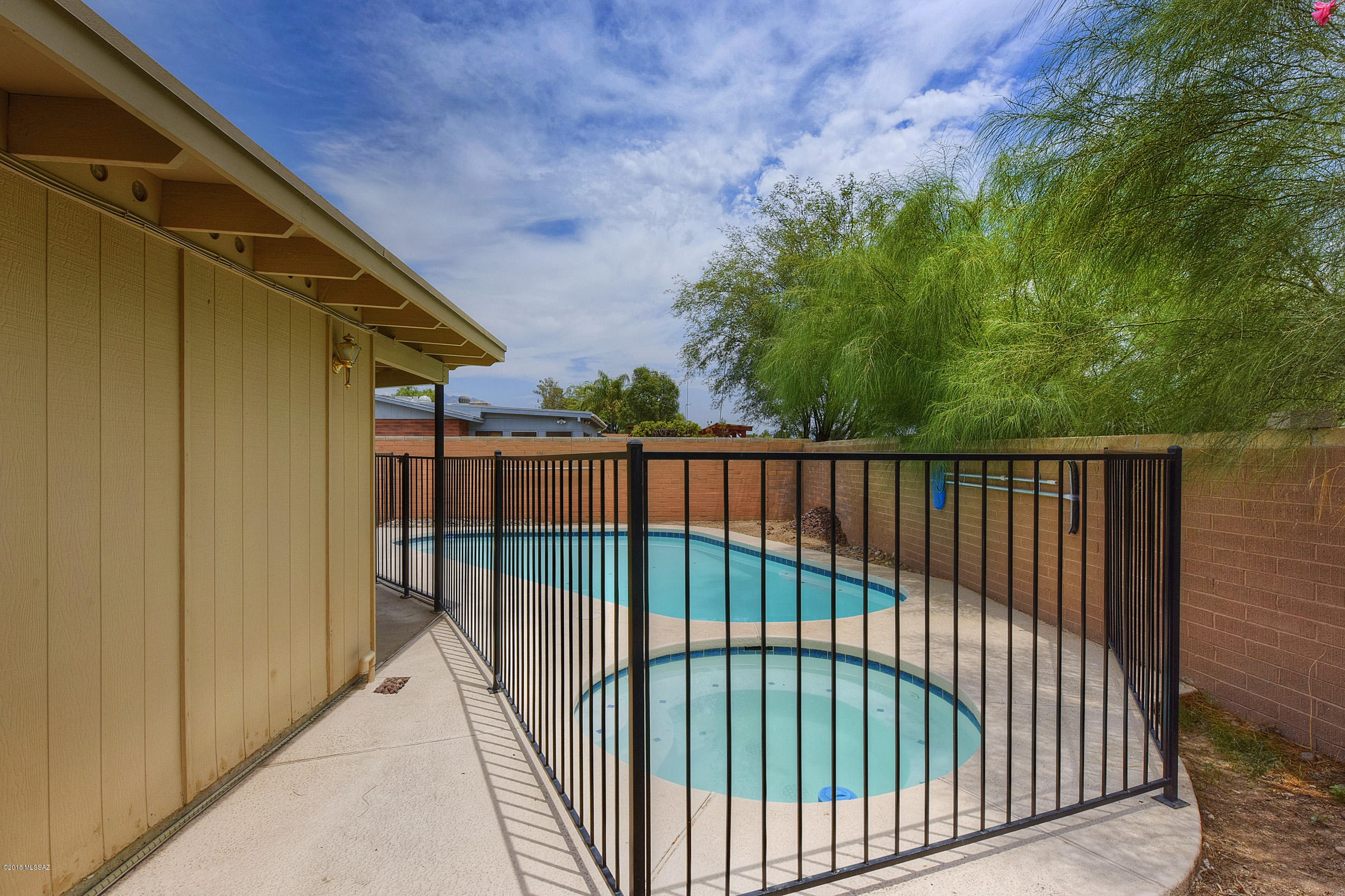 3771 W Raintree Drive