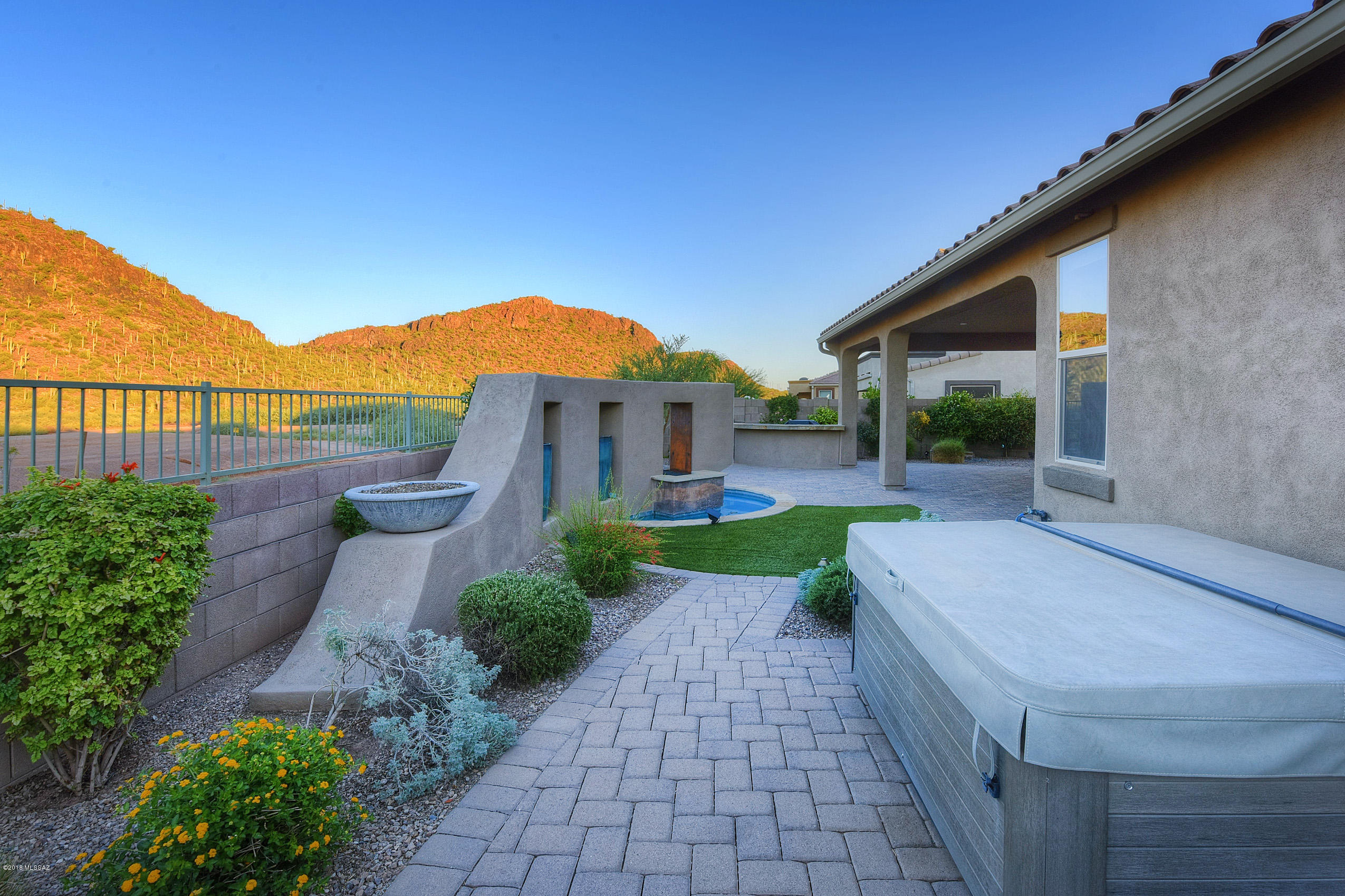 9690 N Saguaro Breeze Way