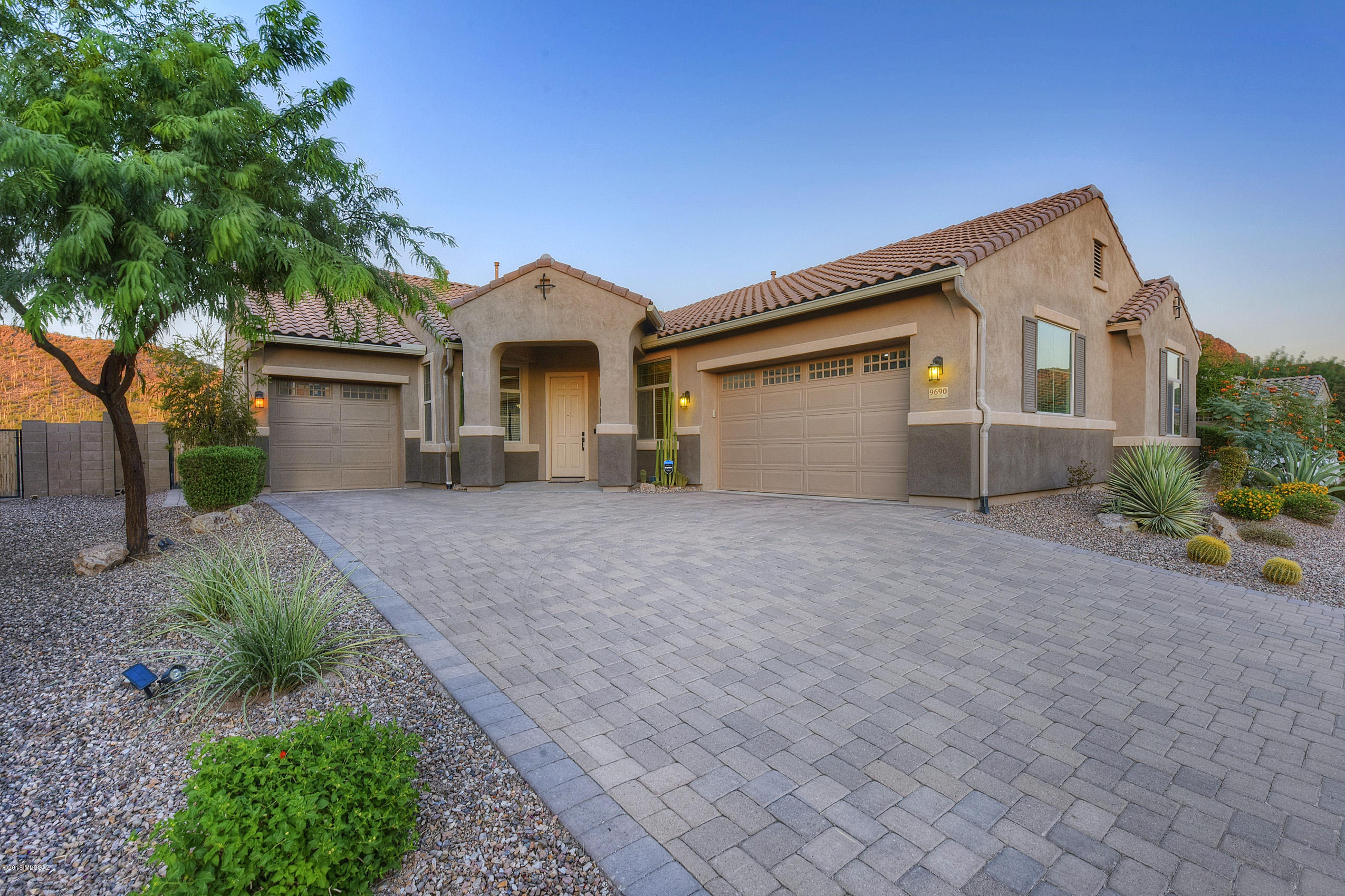 9690 N Saguaro Breeze Way
