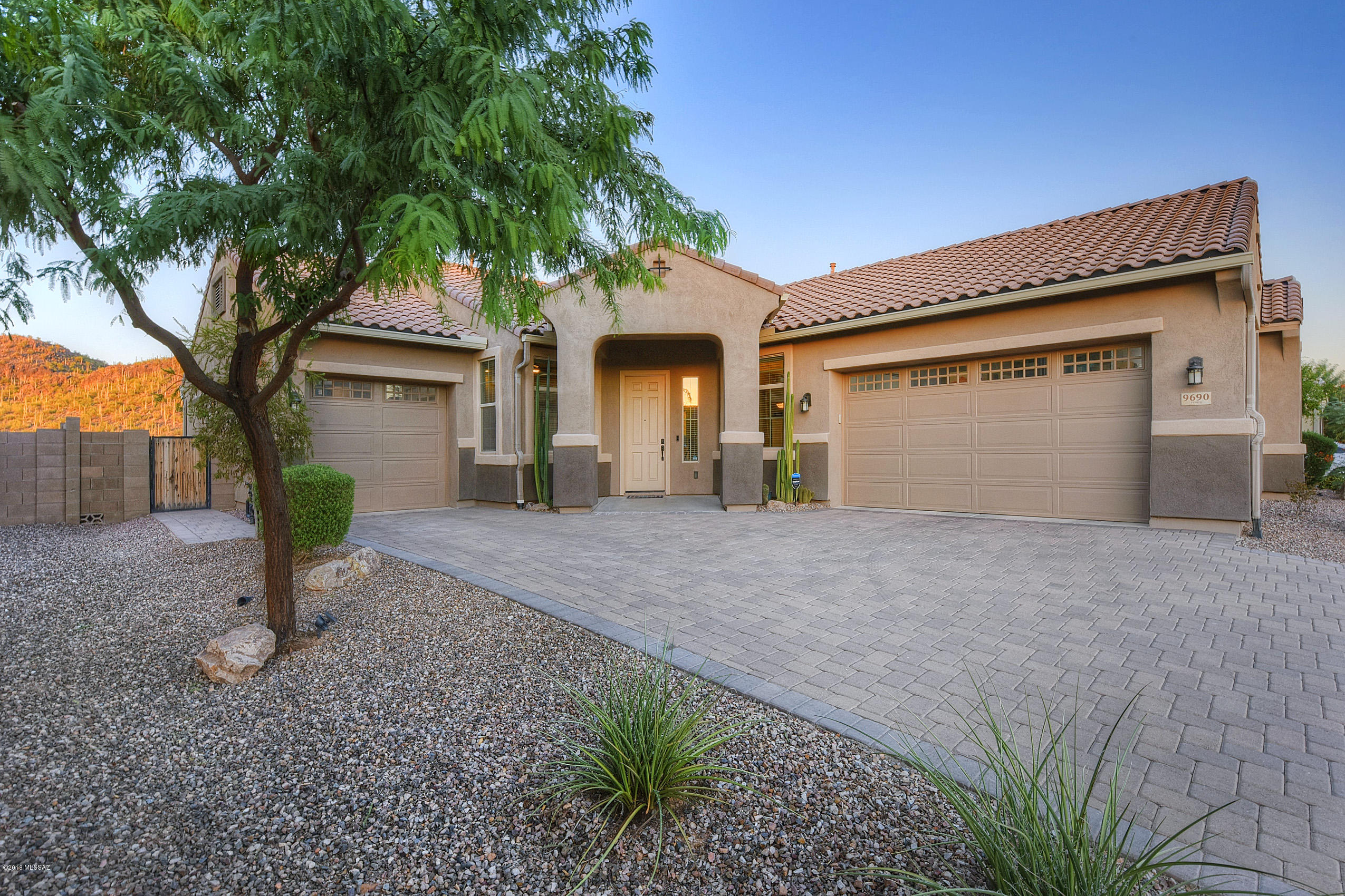 9690 N Saguaro Breeze Way
