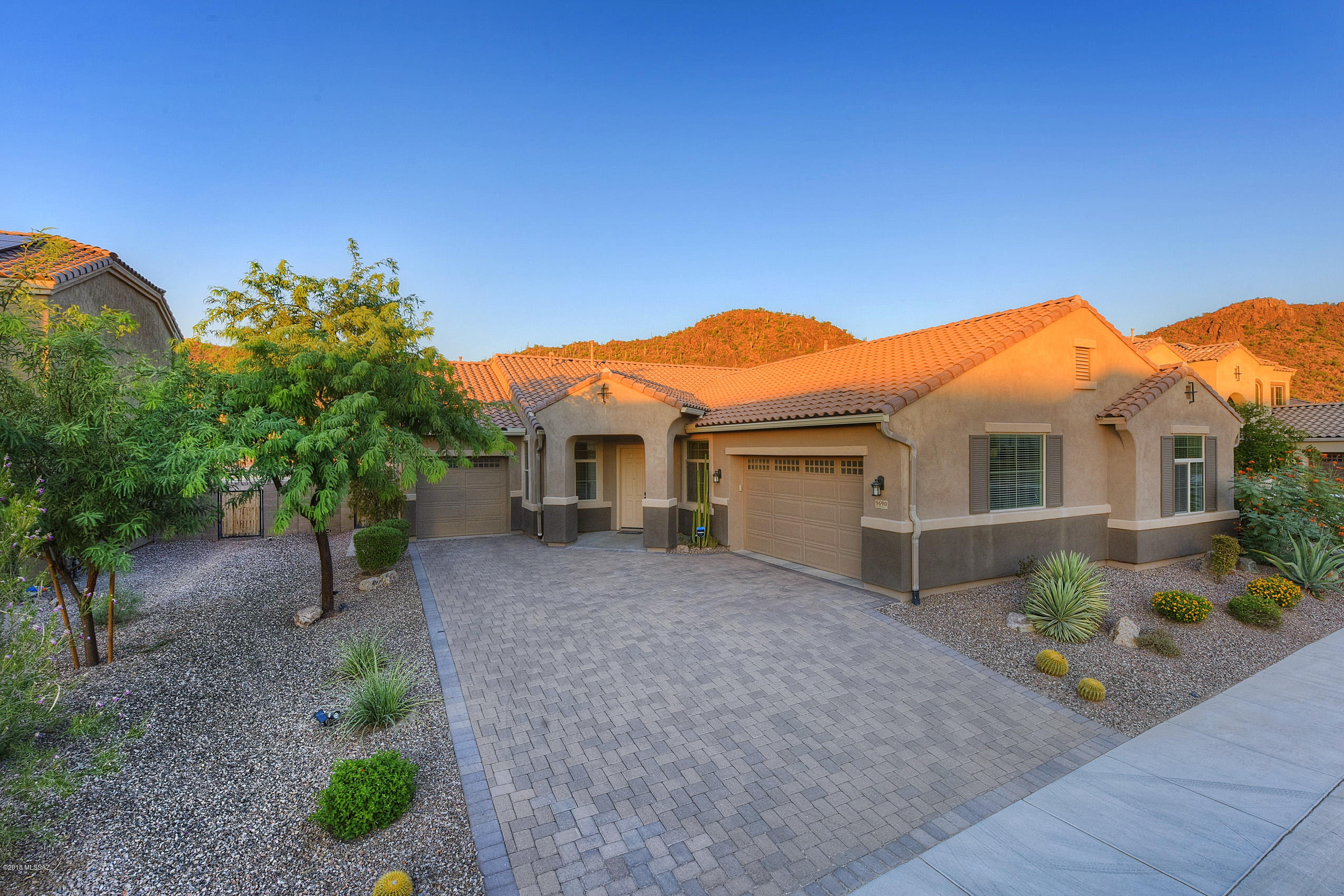 9690 N Saguaro Breeze Way