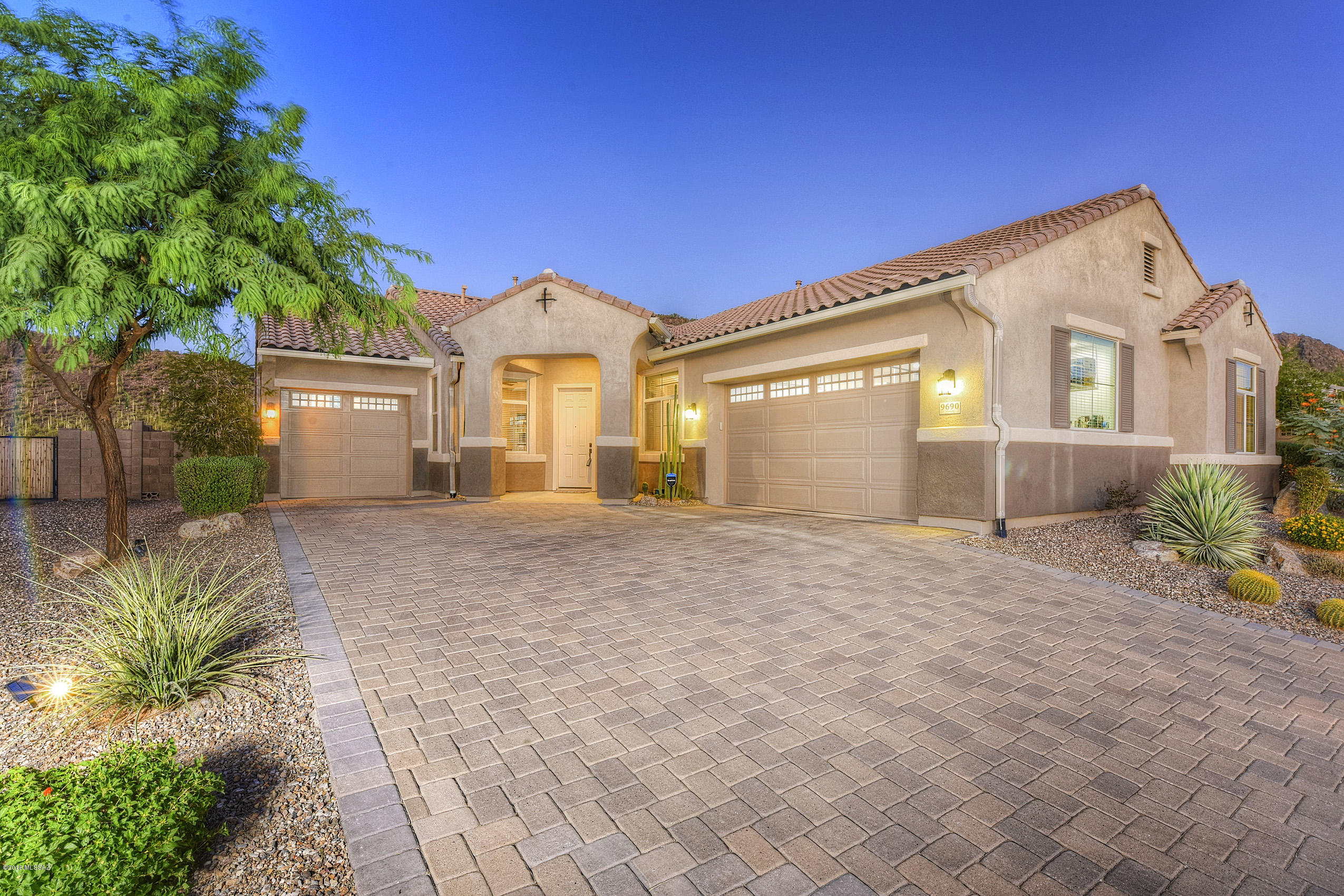 9690 N Saguaro Breeze Way