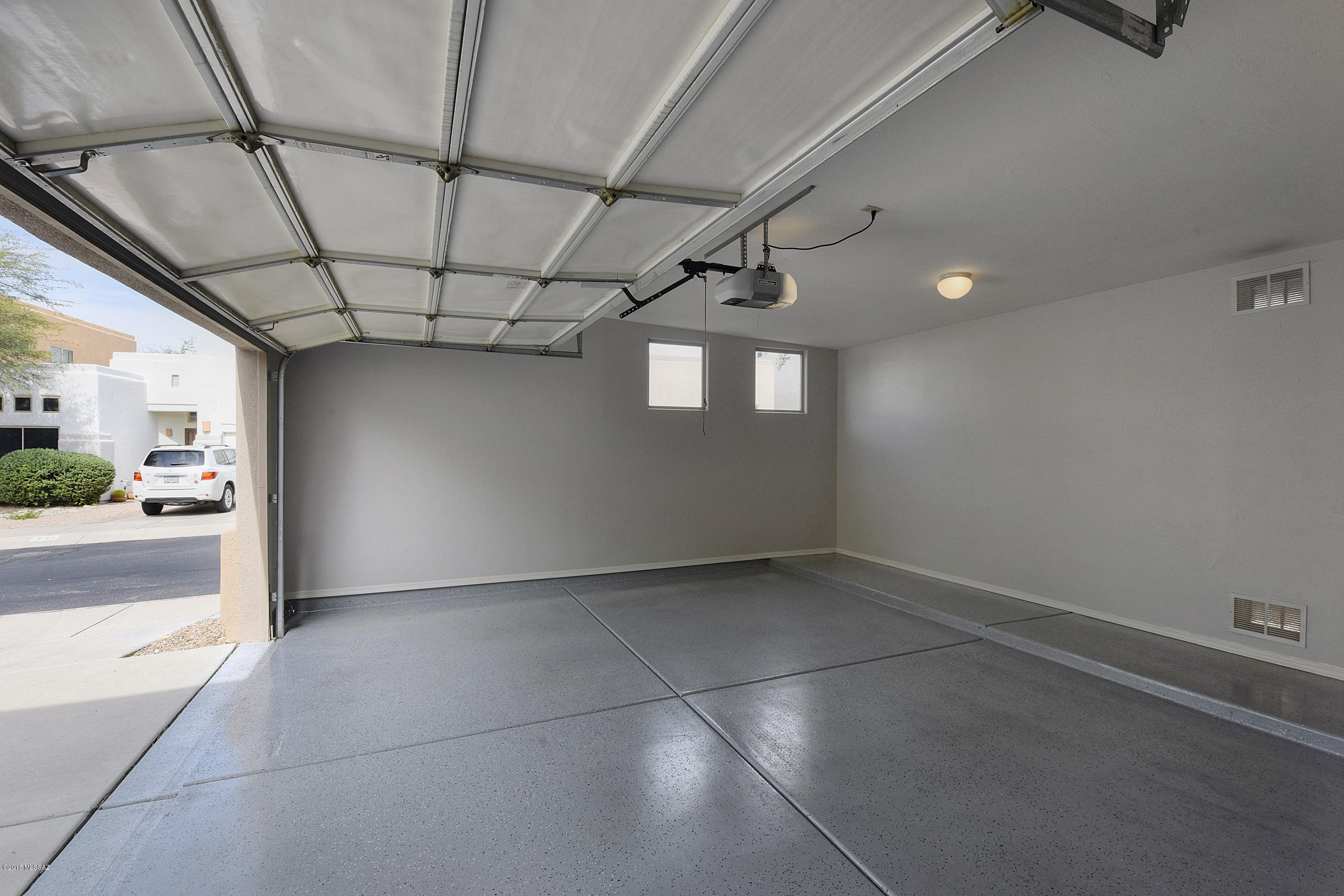 354 E Camino Lomas