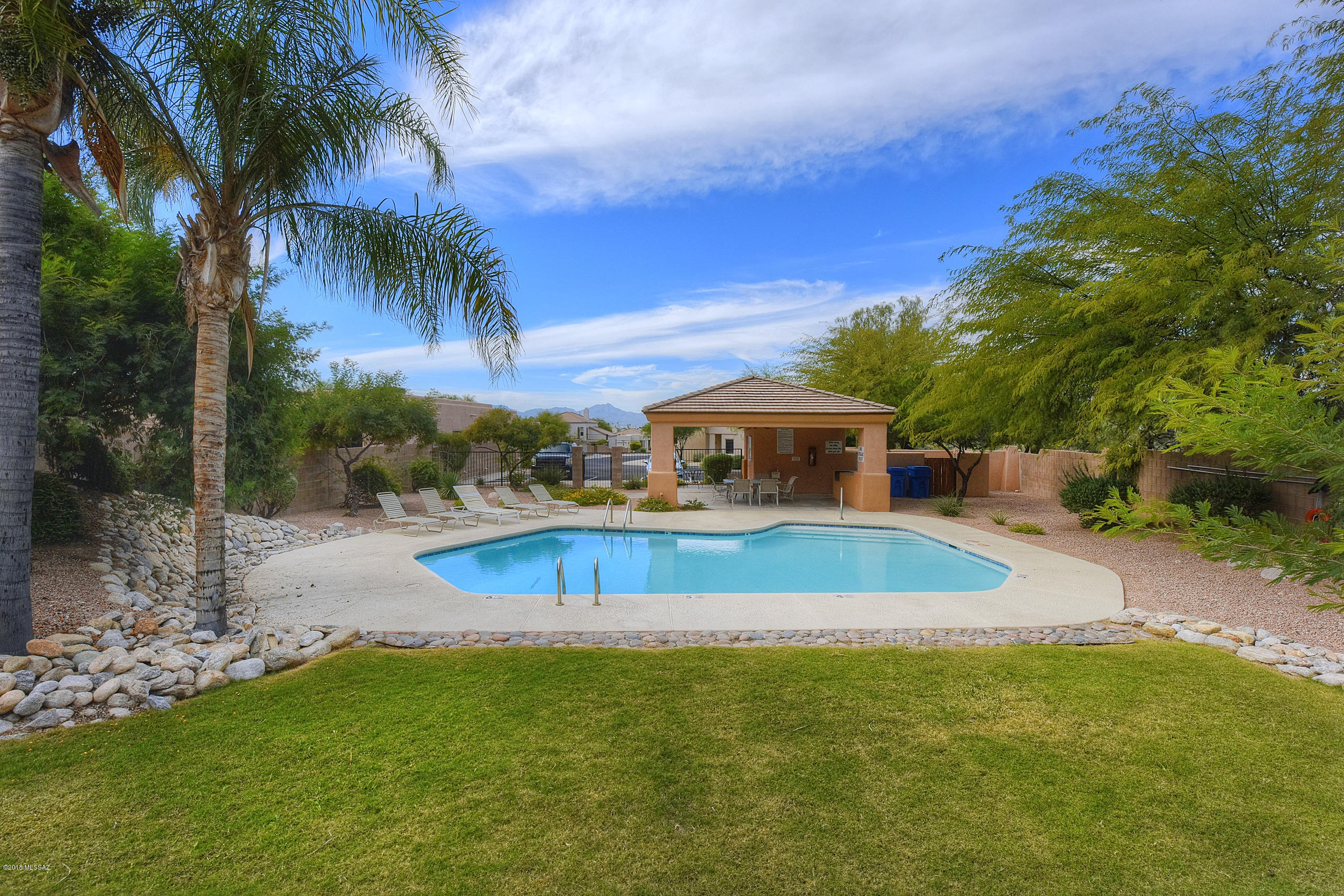 354 E Camino Lomas