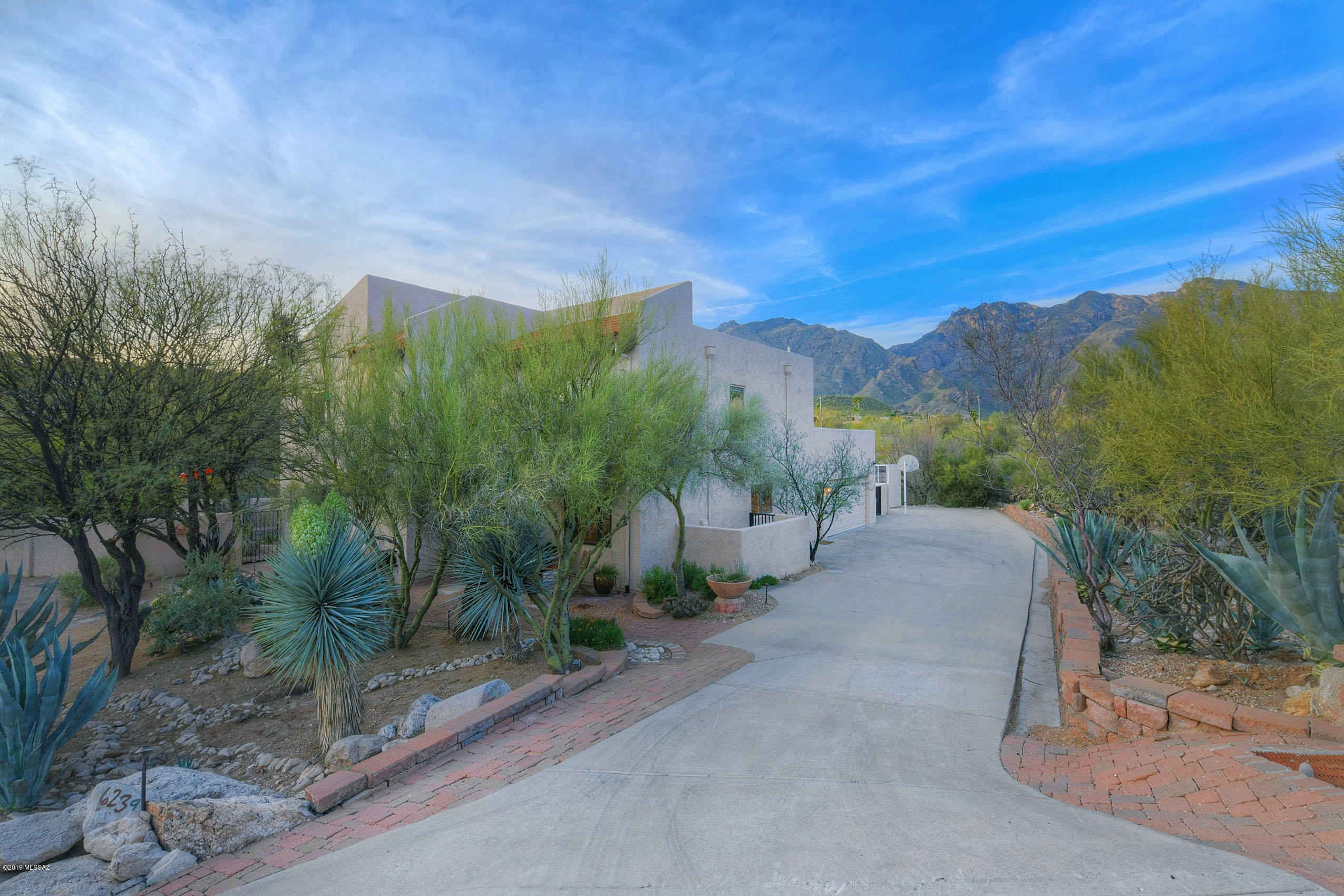 6239 E Placita Aurelia