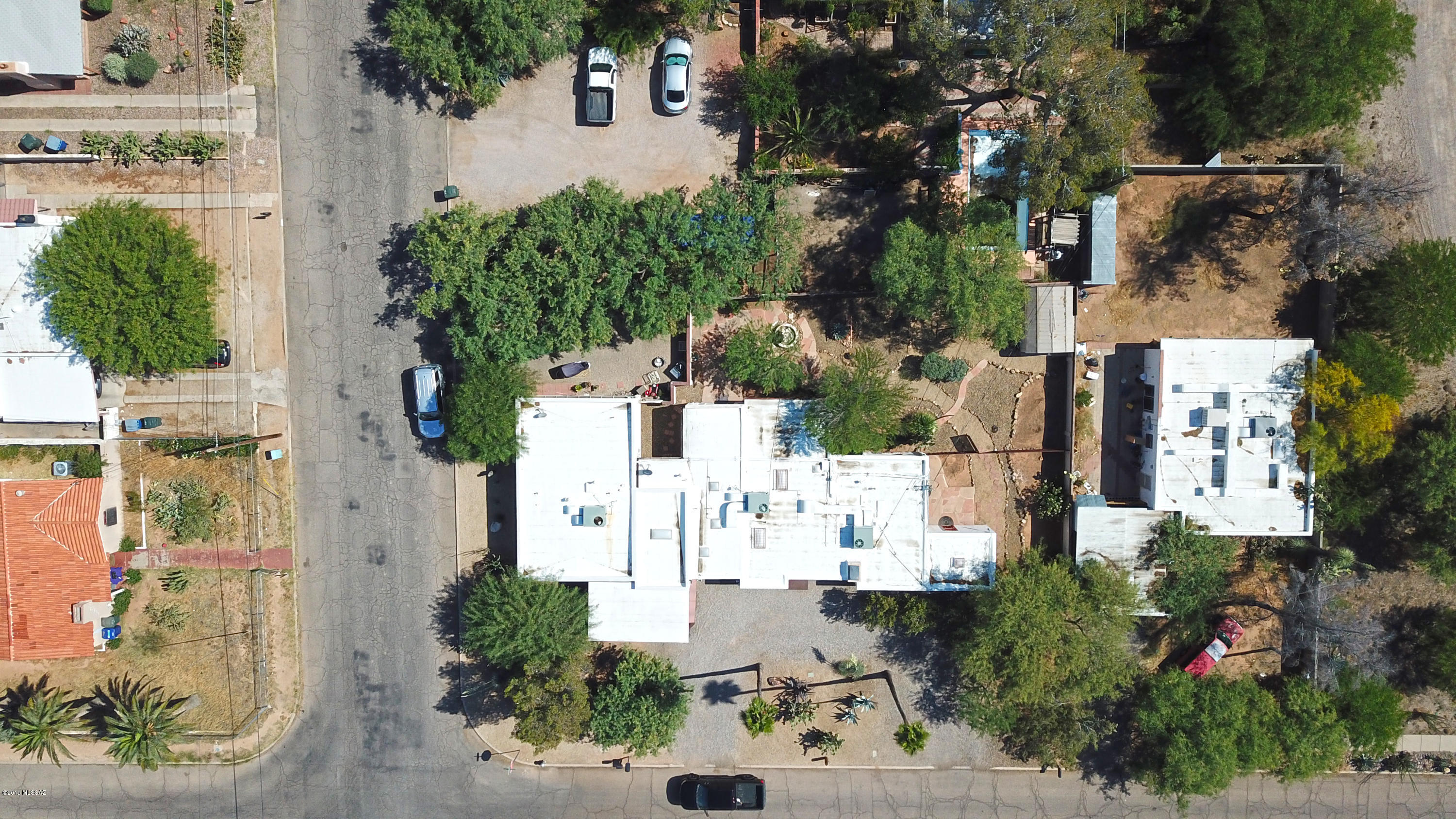 1526 E Adelaide Drive