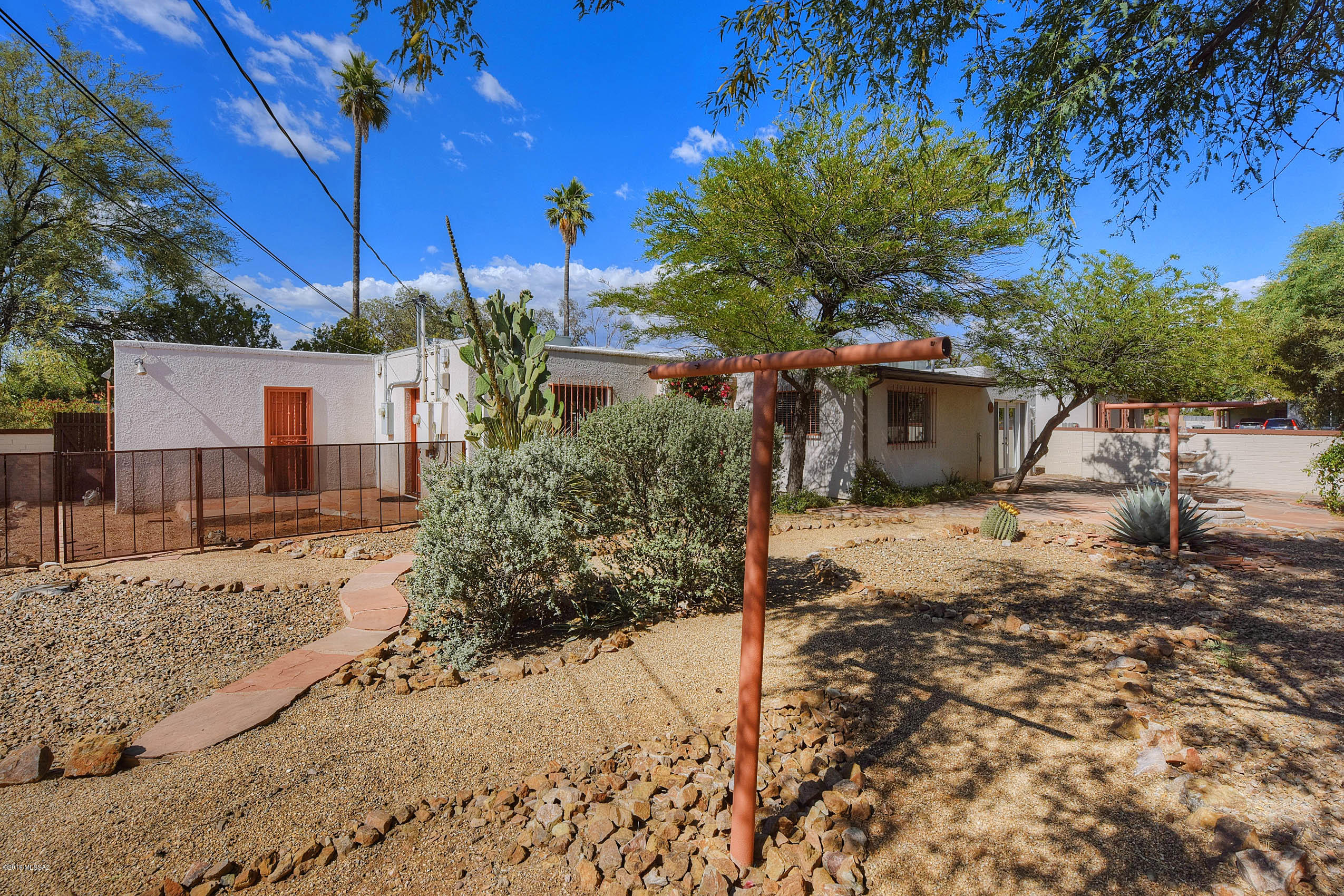 1526 E Adelaide Drive