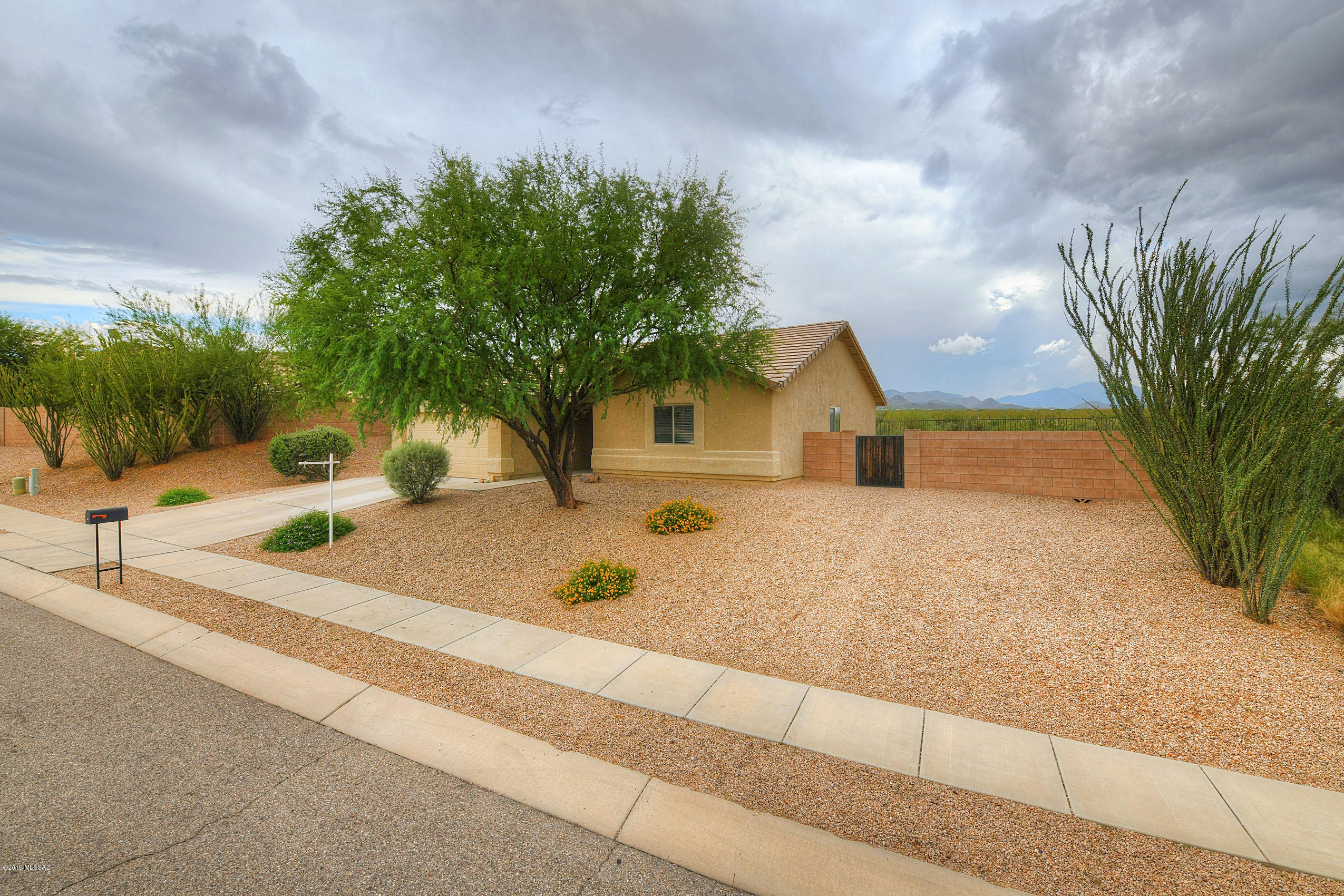 621 W Sulleys Place