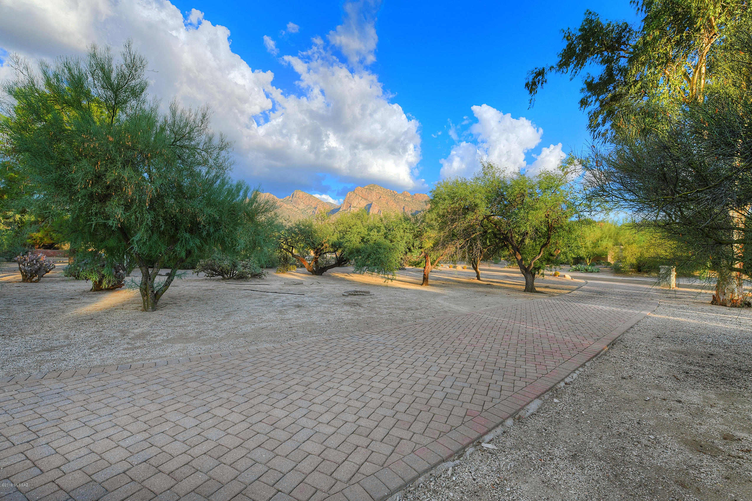 520 W Valle Del Oro Road