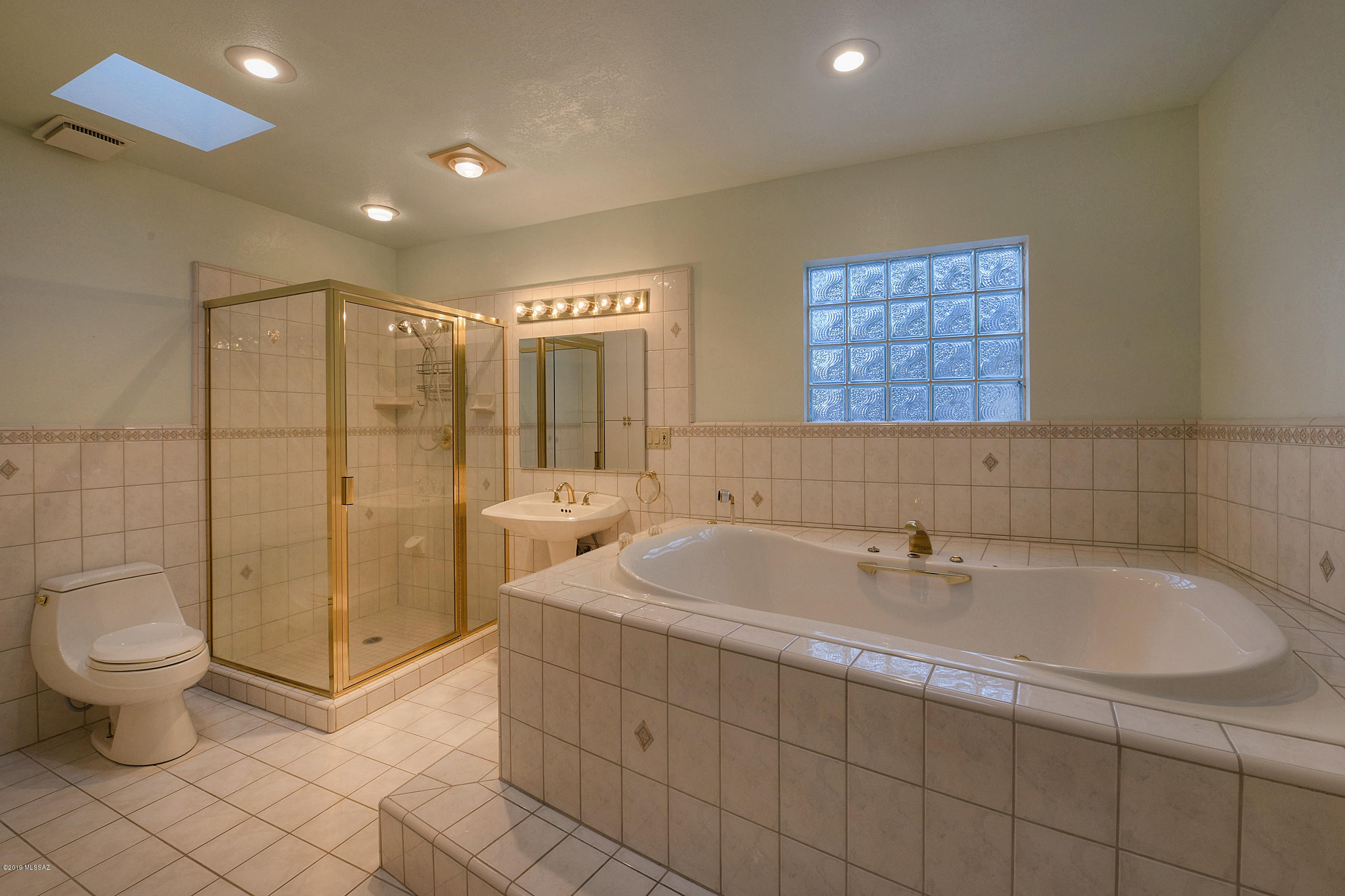520 W Valle Del Oro Road