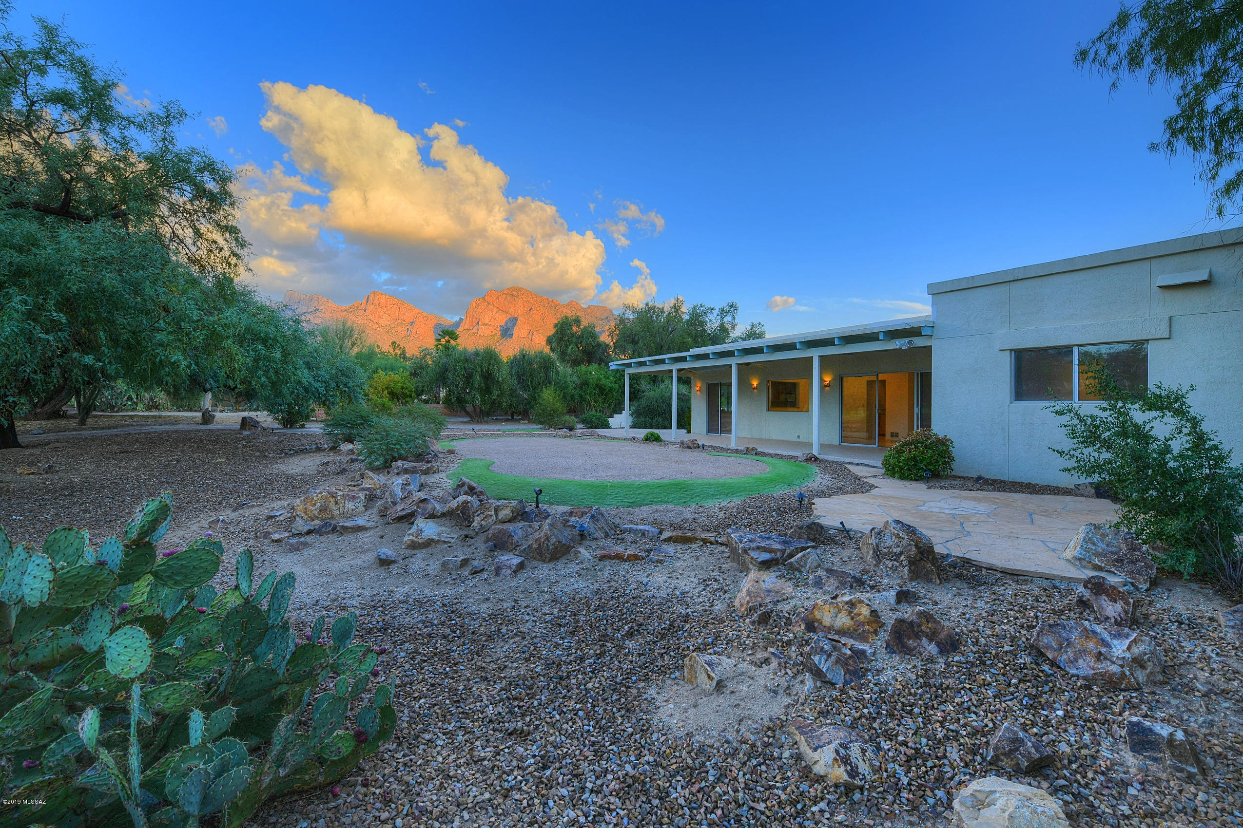 520 W Valle Del Oro Road
